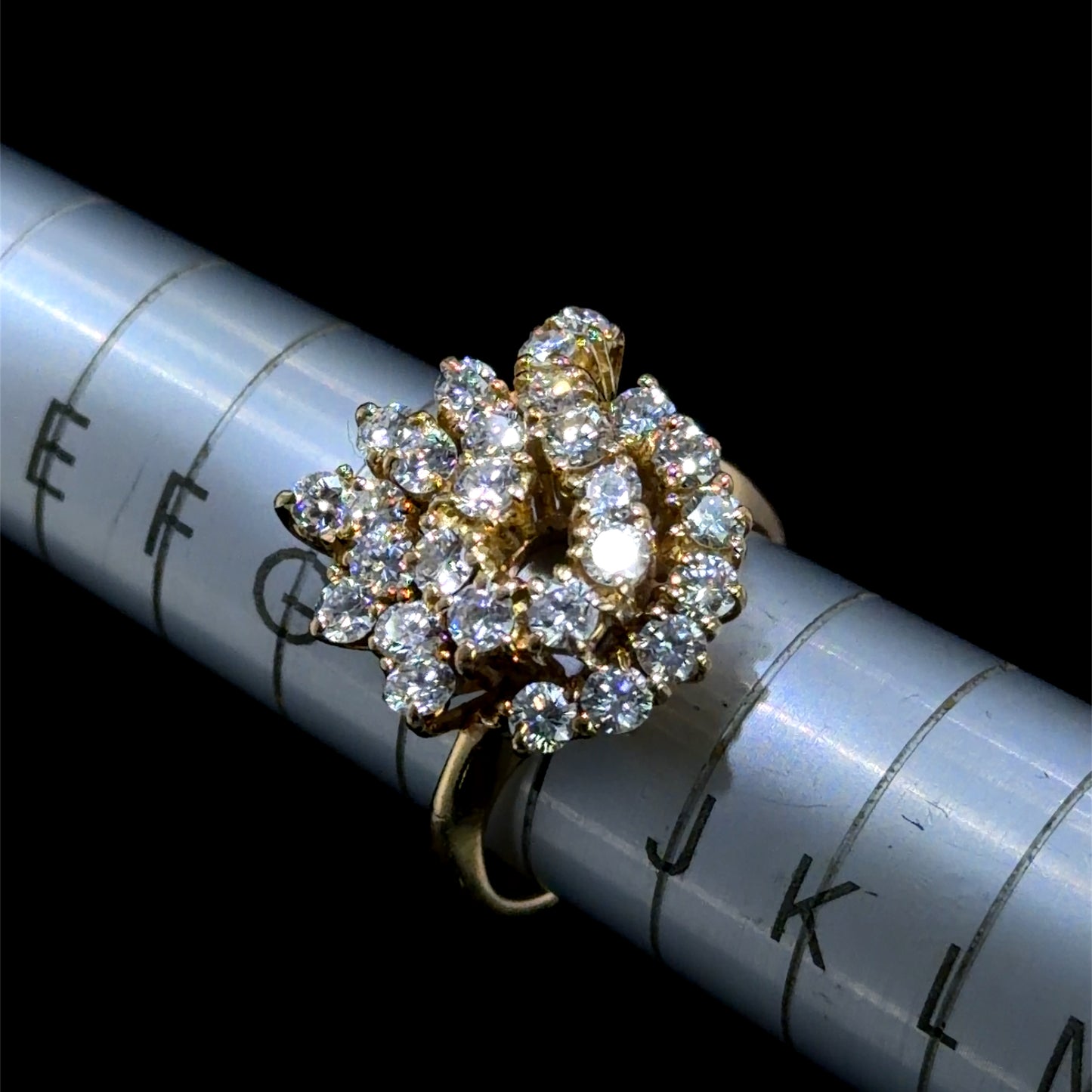 Stunning 18k Yellow Gold Diamond Cluster Ring Appx 1.35 Ctss