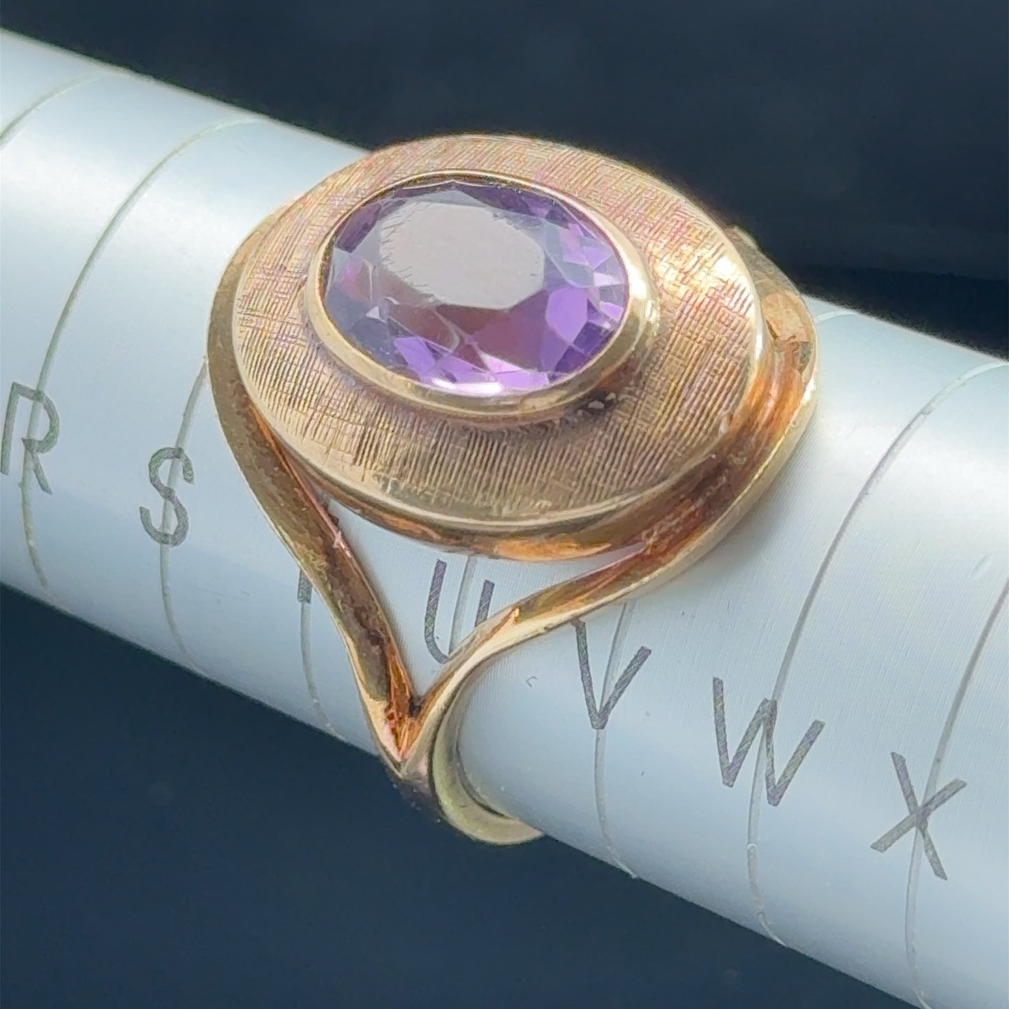 9K Yellow Gold Oval Amethyst Ring