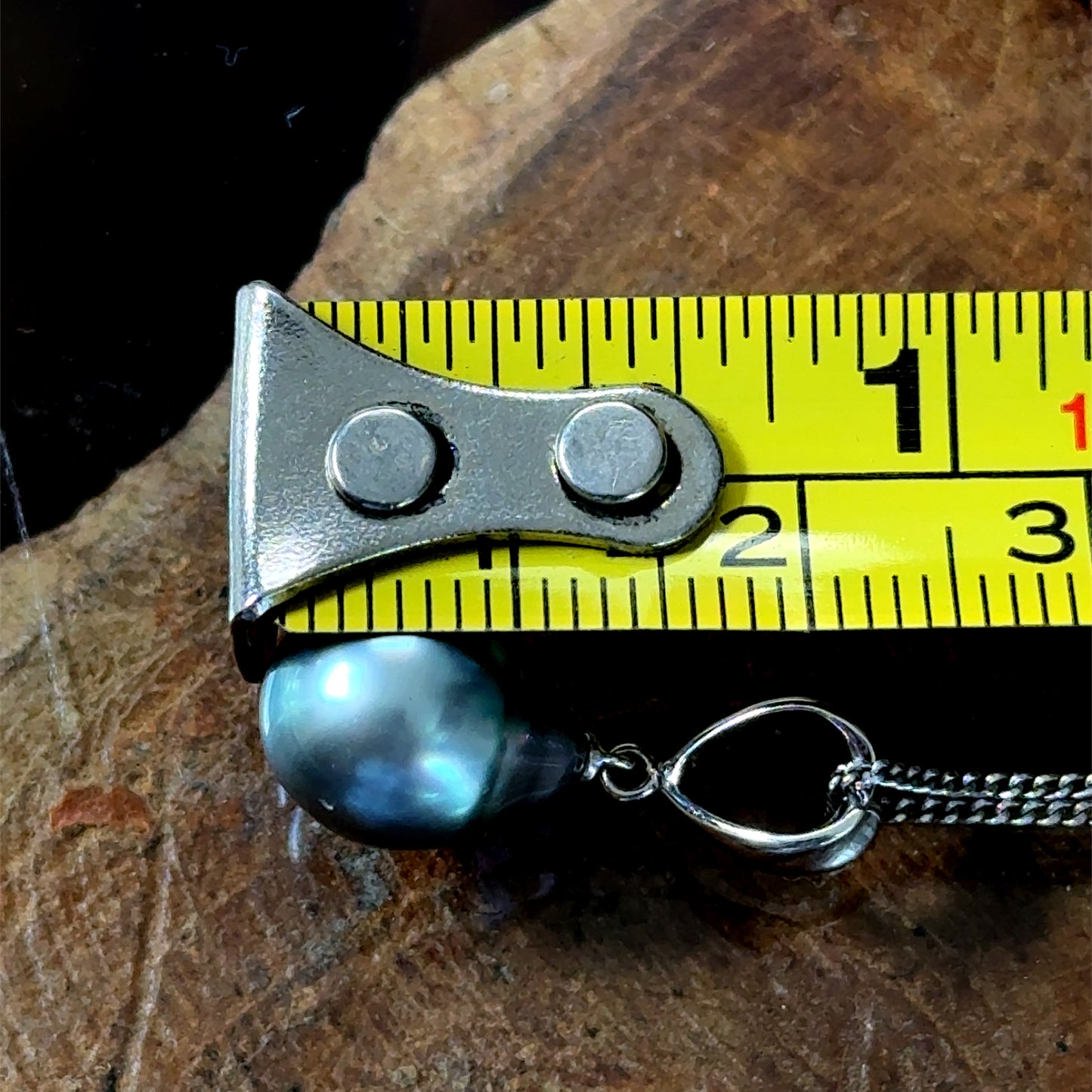 18K Gold Pear-Shaped Black Pearl Pendant