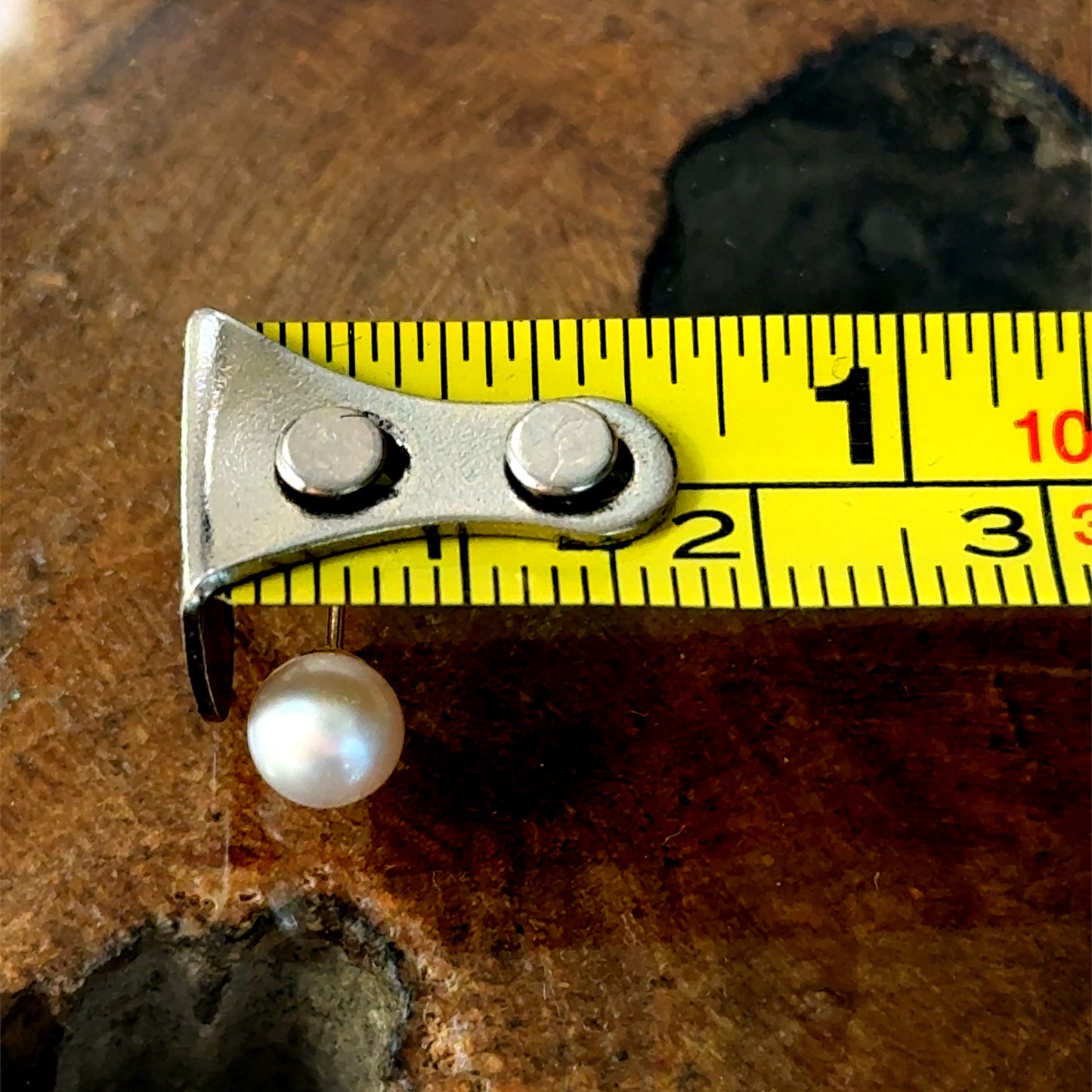 9K White Gold Pink Pearl Studs