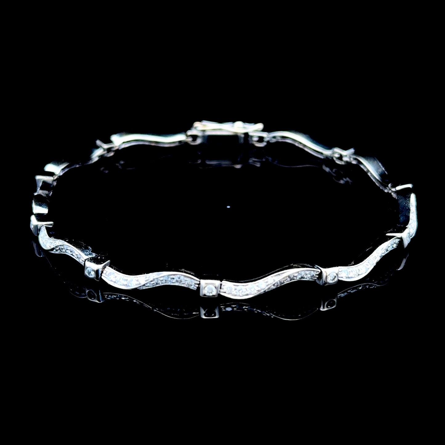 18K White Gold Twist Bracelet with Round Cut Diamonds Appx 1.25cts