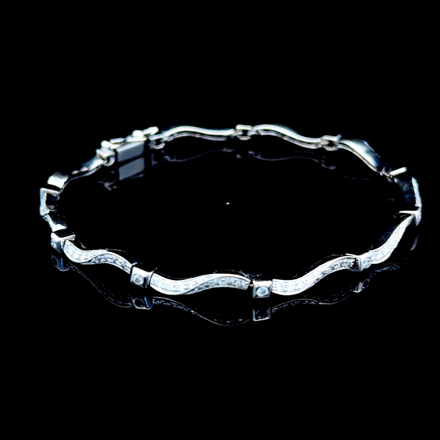 18K White Gold Twist Bracelet with Round Cut Diamonds Appx 1.25cts
