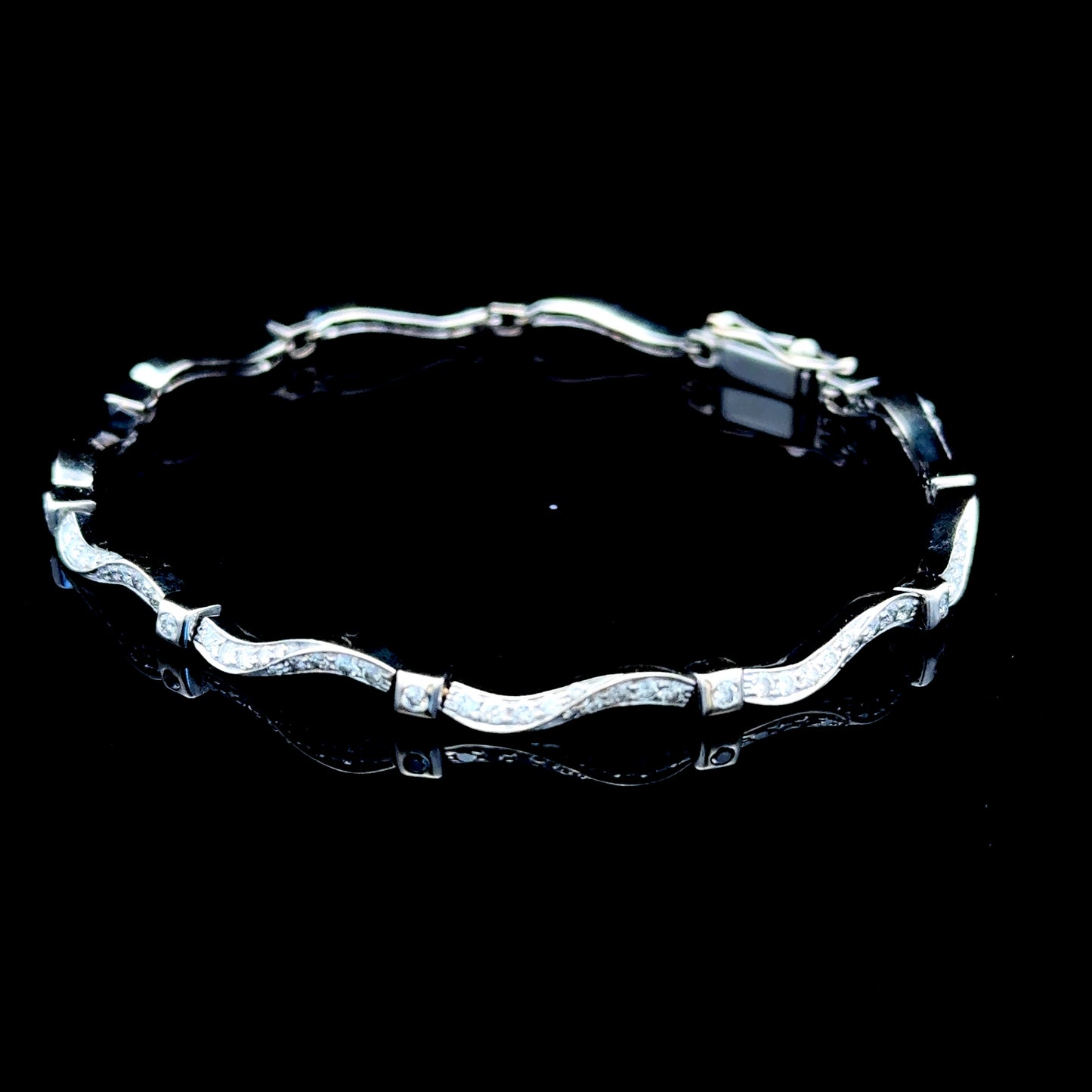 18K White Gold Twist Bracelet with Round Cut Diamonds Appx 1.25cts