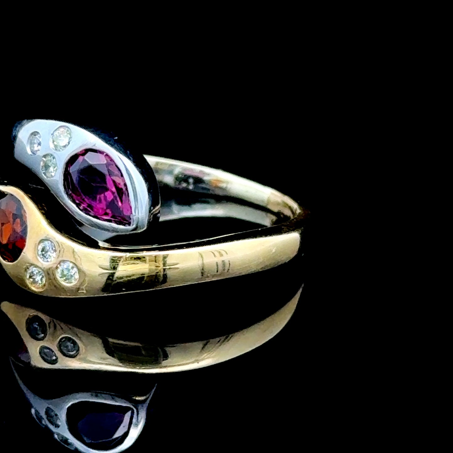 18K Yellow & White Gold Serpant Ring with Pear-Shaped Cabochon Sapphires