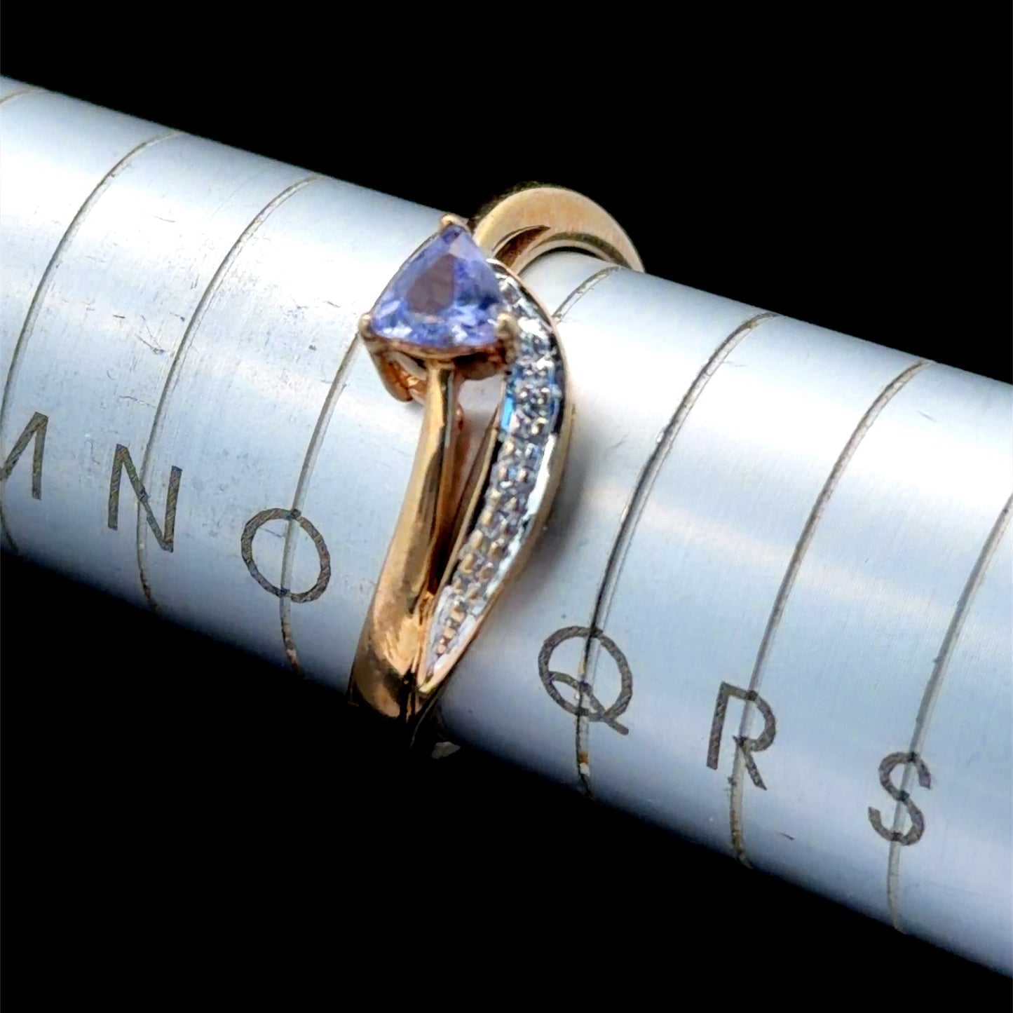 9K Yellow Gold Tanzanite & Diamond Crossover Ring