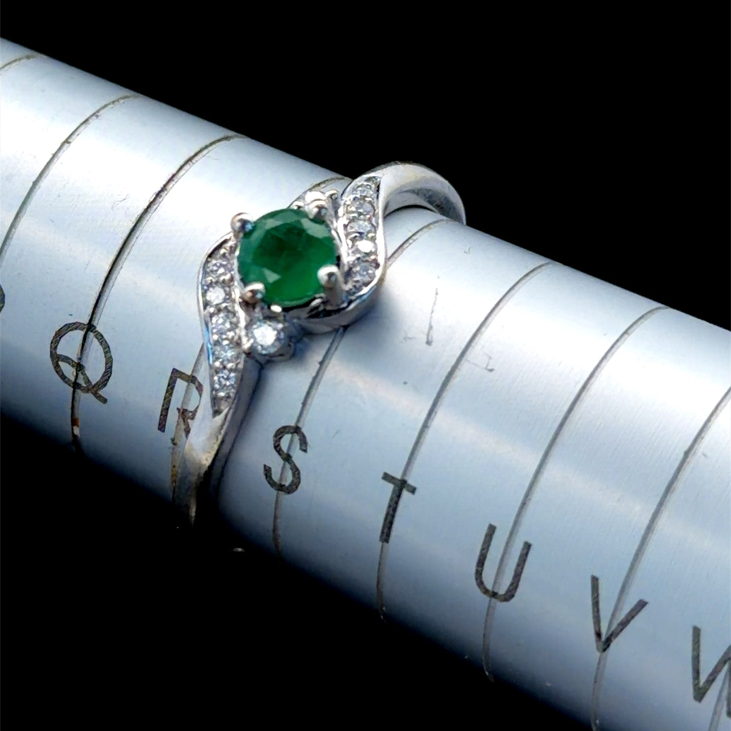 9K White Gold Green Stone Ring