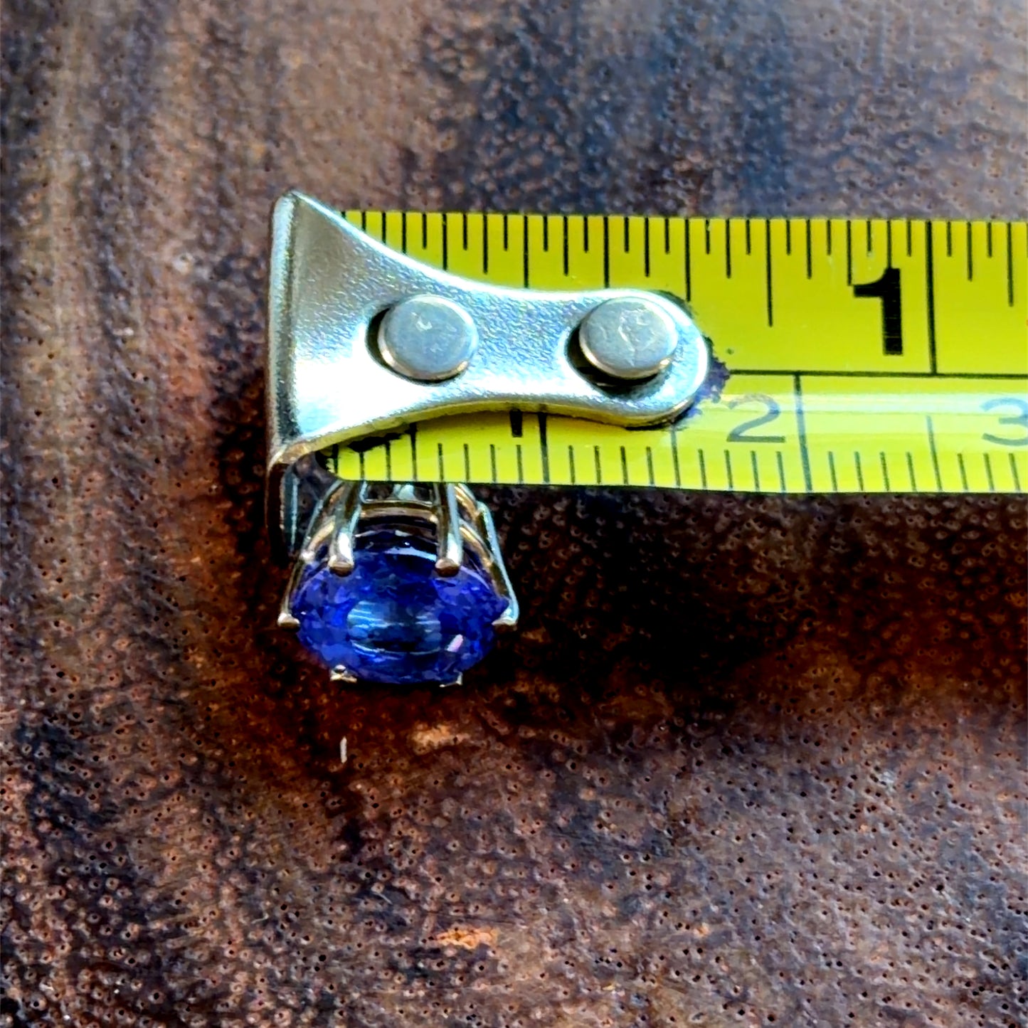 18K White Gold Tanzanite Studs