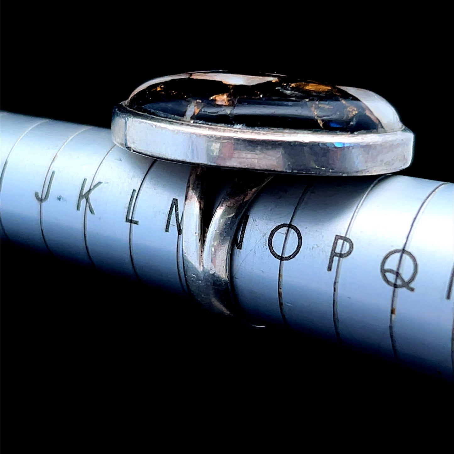 Silver Round Brown / White Ring