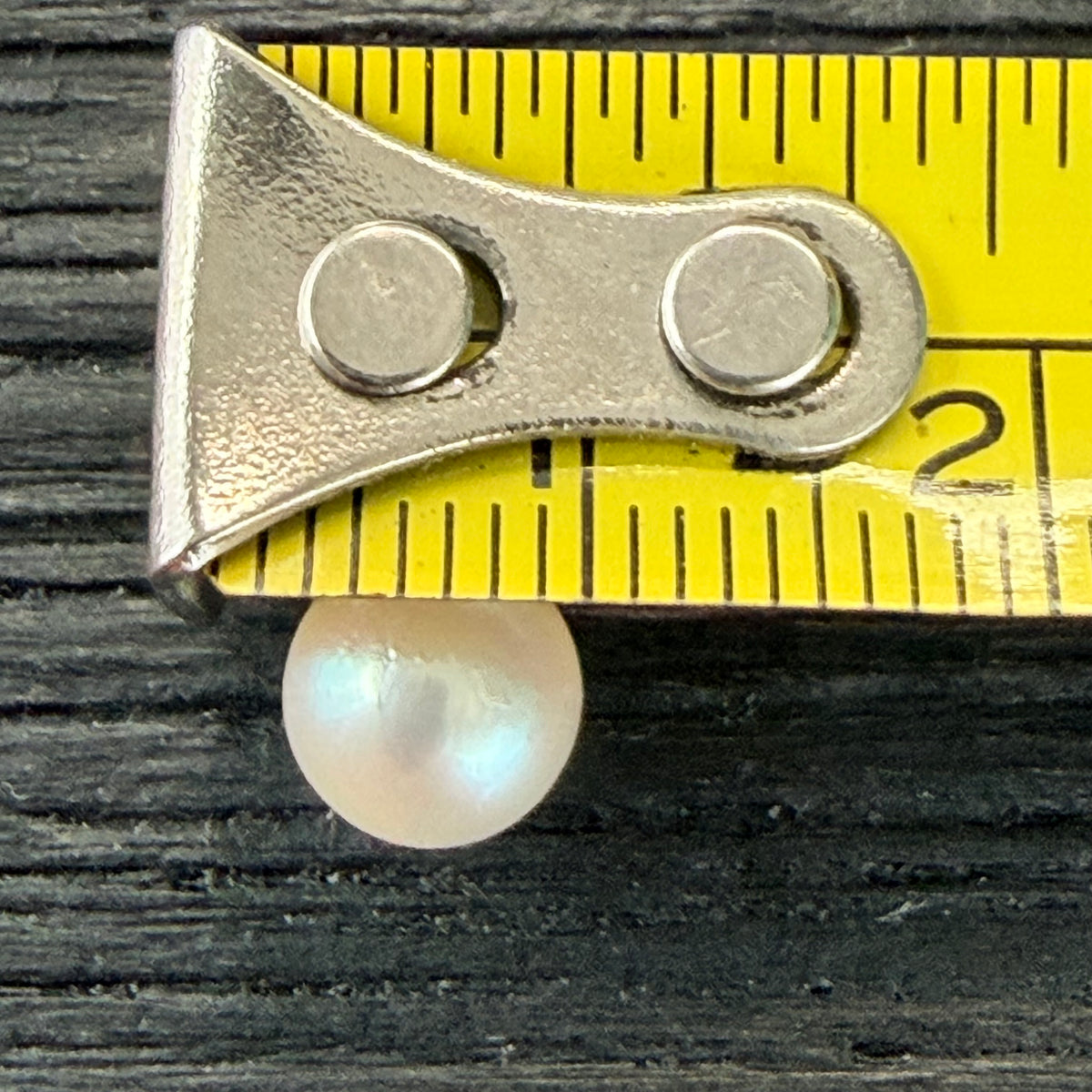 Sweet 9k Yellow Gold White Pearl Earrings Appx 4mm