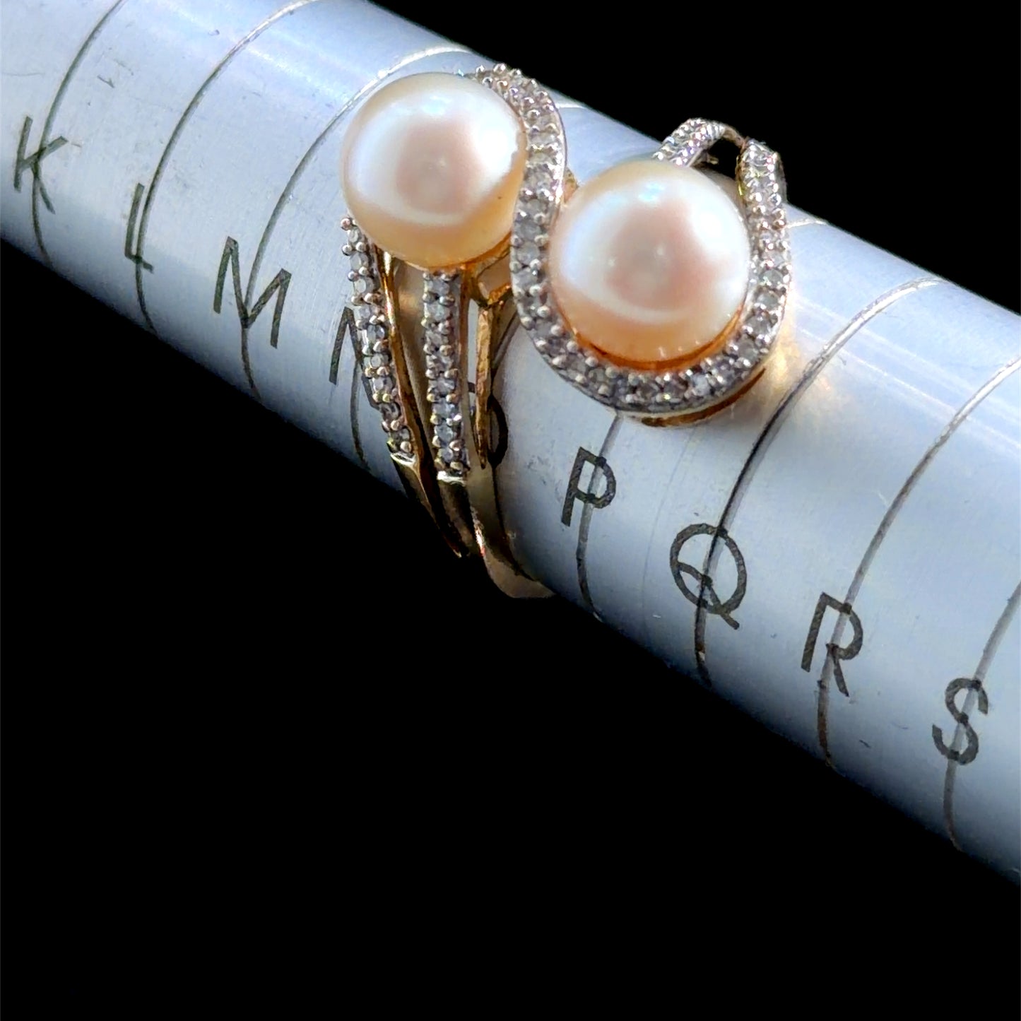 14k Yellow Gold Very Stylish Pearl & Diamond Twist Ring