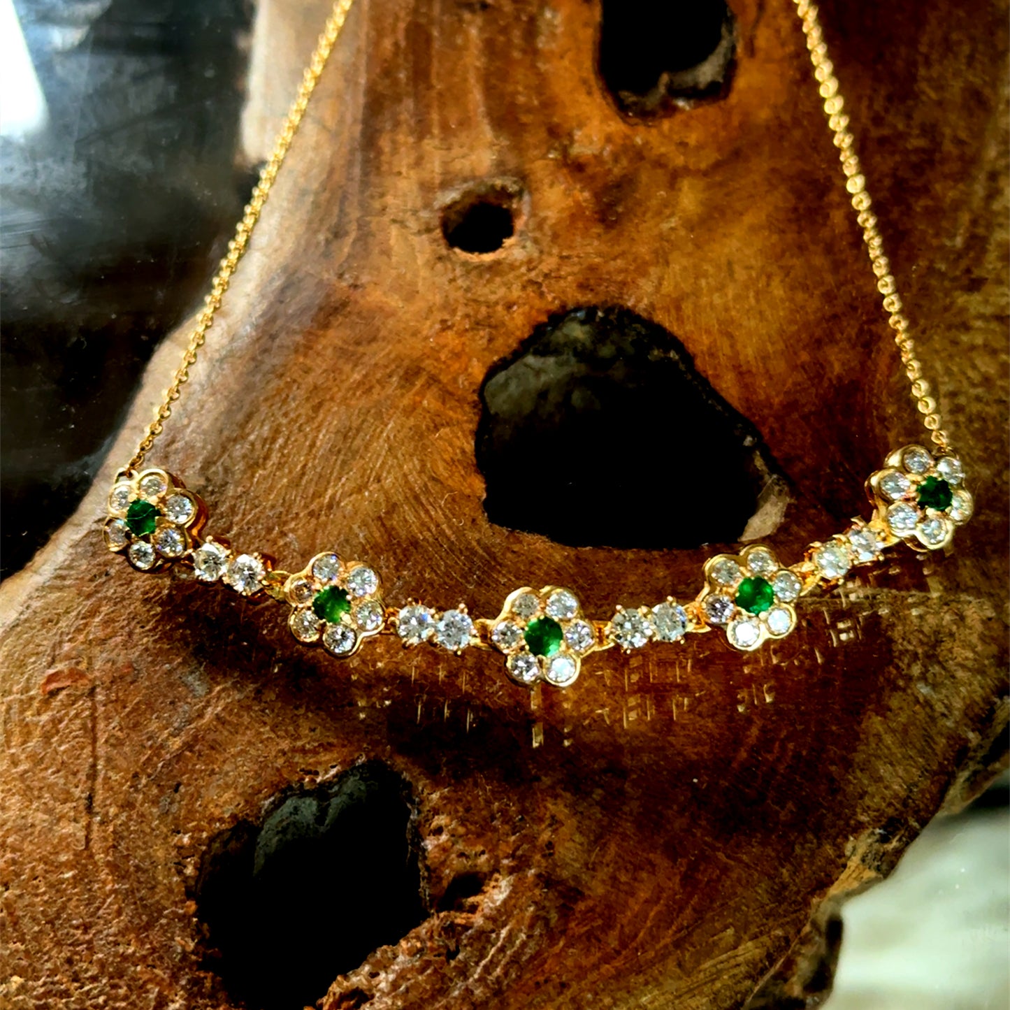 18k Yellow Gold Diamond & Emerald Necklace Appx 1.8cts Diamonds 0.5 cts Emeralds