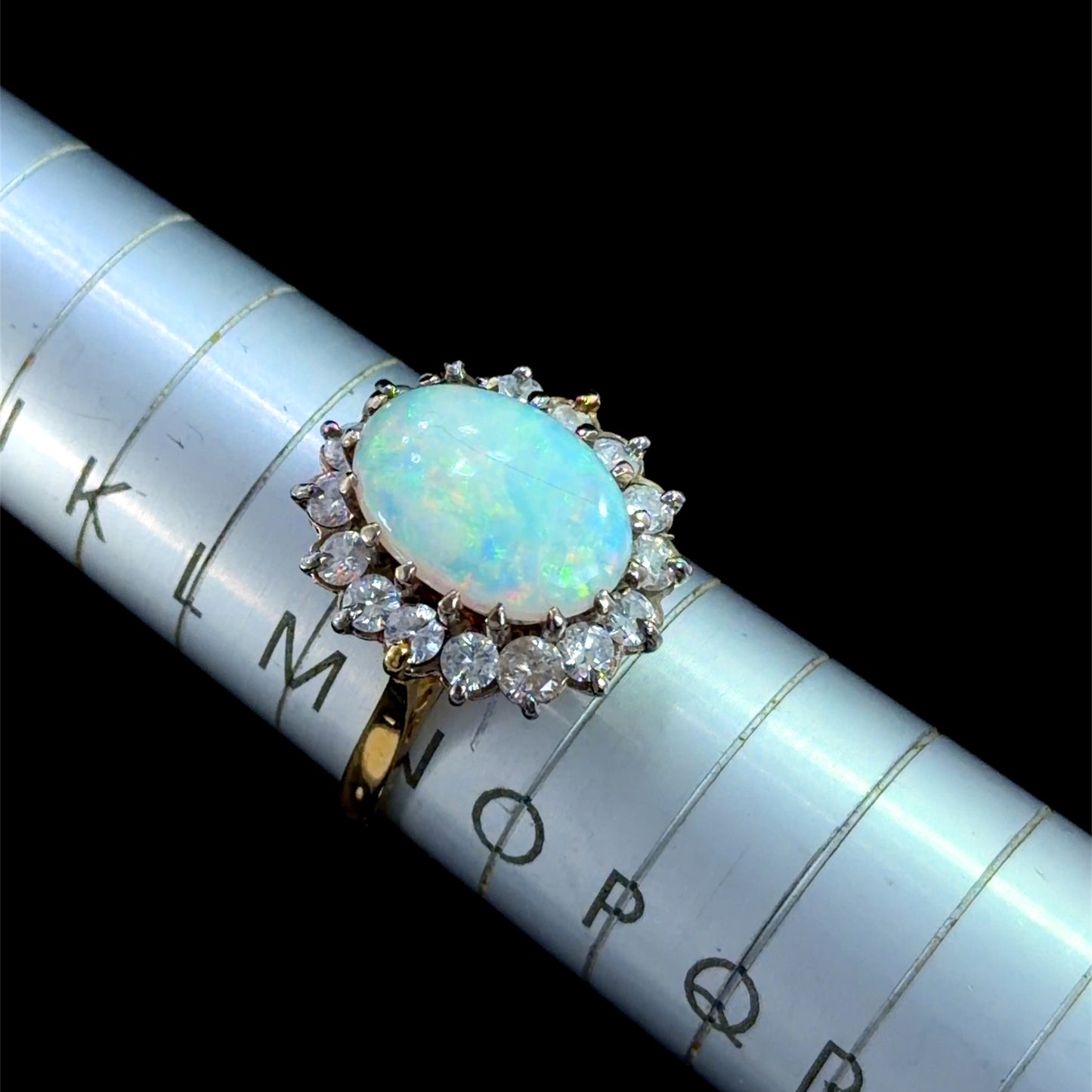 18k Yellow Gold Oval Opal & Diamond Halo Ring Dia 0.8 Cts