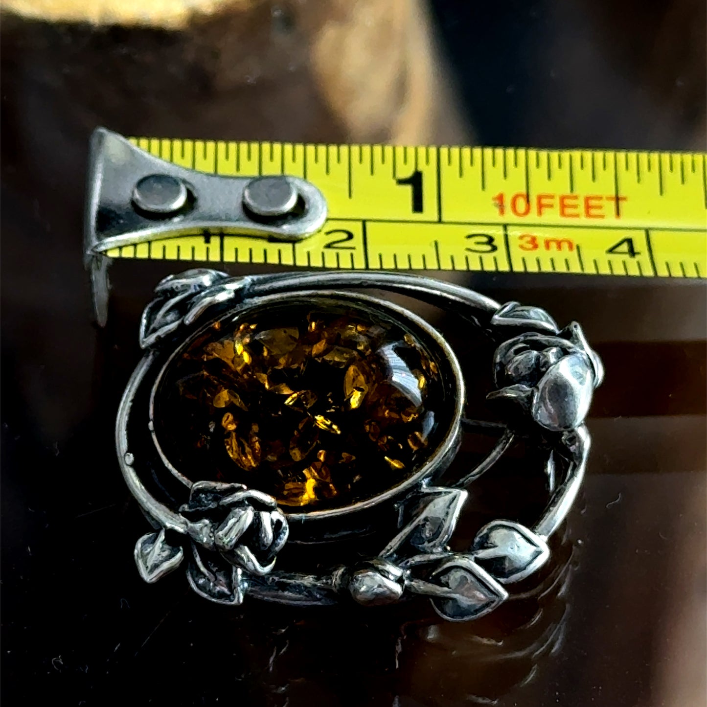 Pretty Silver & Baltic Amber Oval Brooch In A Floral Wreath Mount