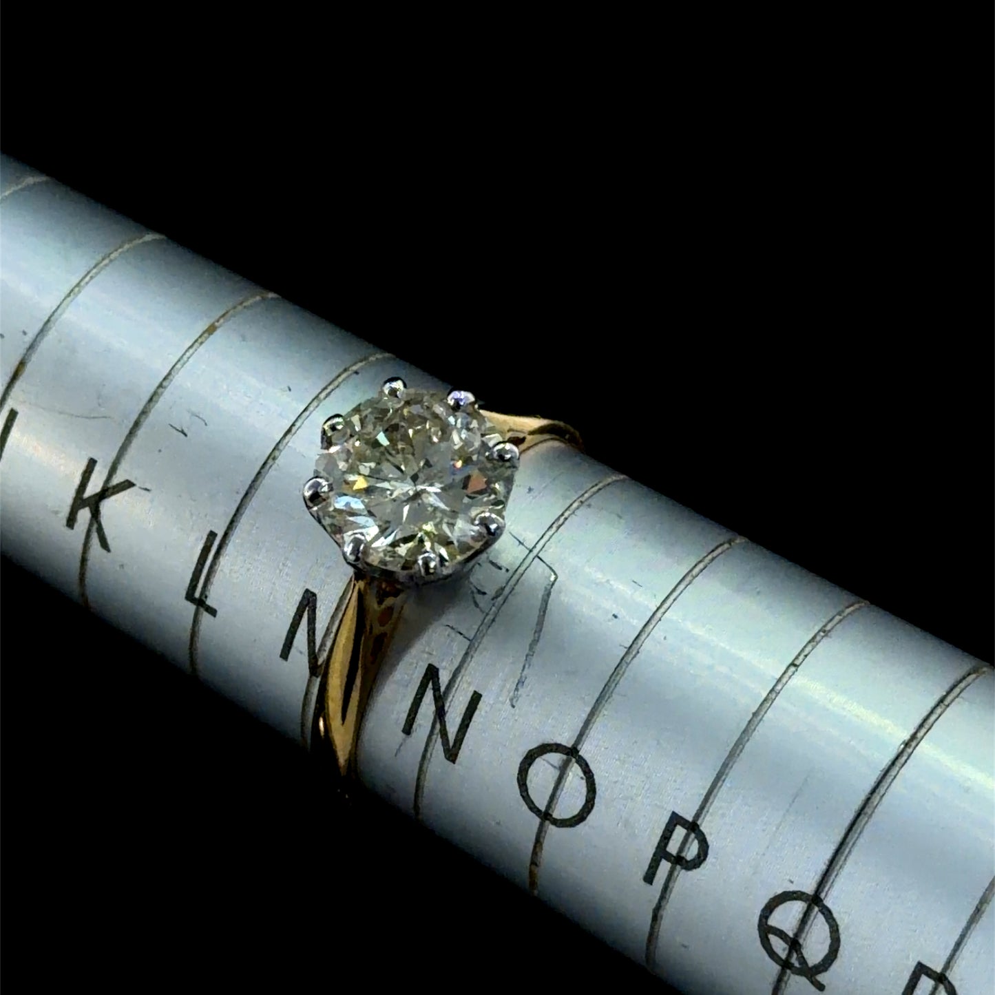 Lovely 18k Diamond Solitaire Ring of 1.88 Cts I1 L Colour