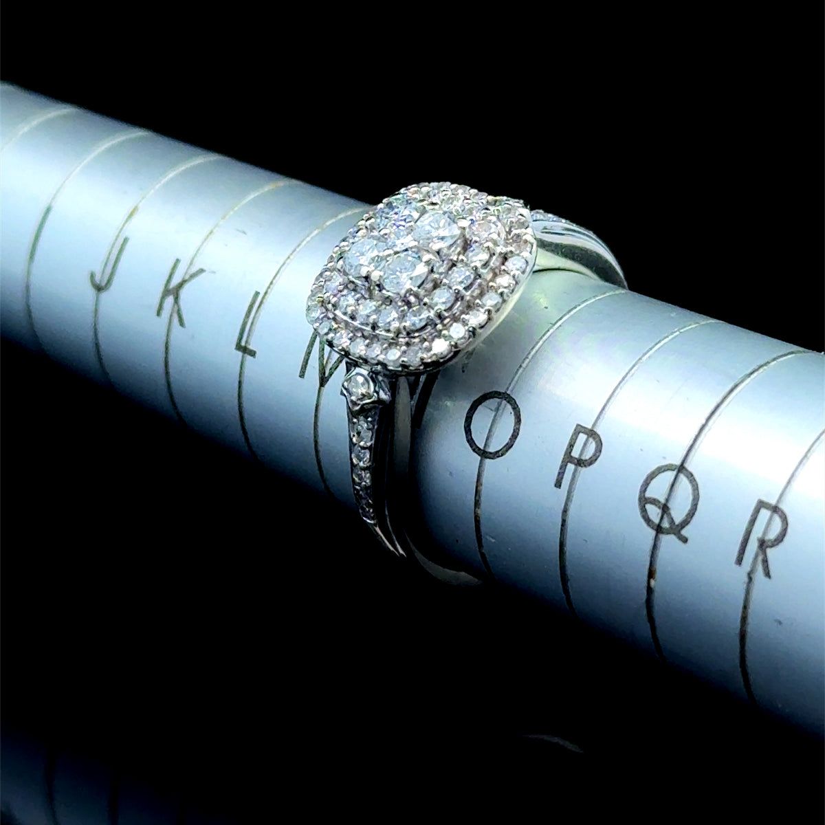 9K White Gold Diamond Cluster Ring