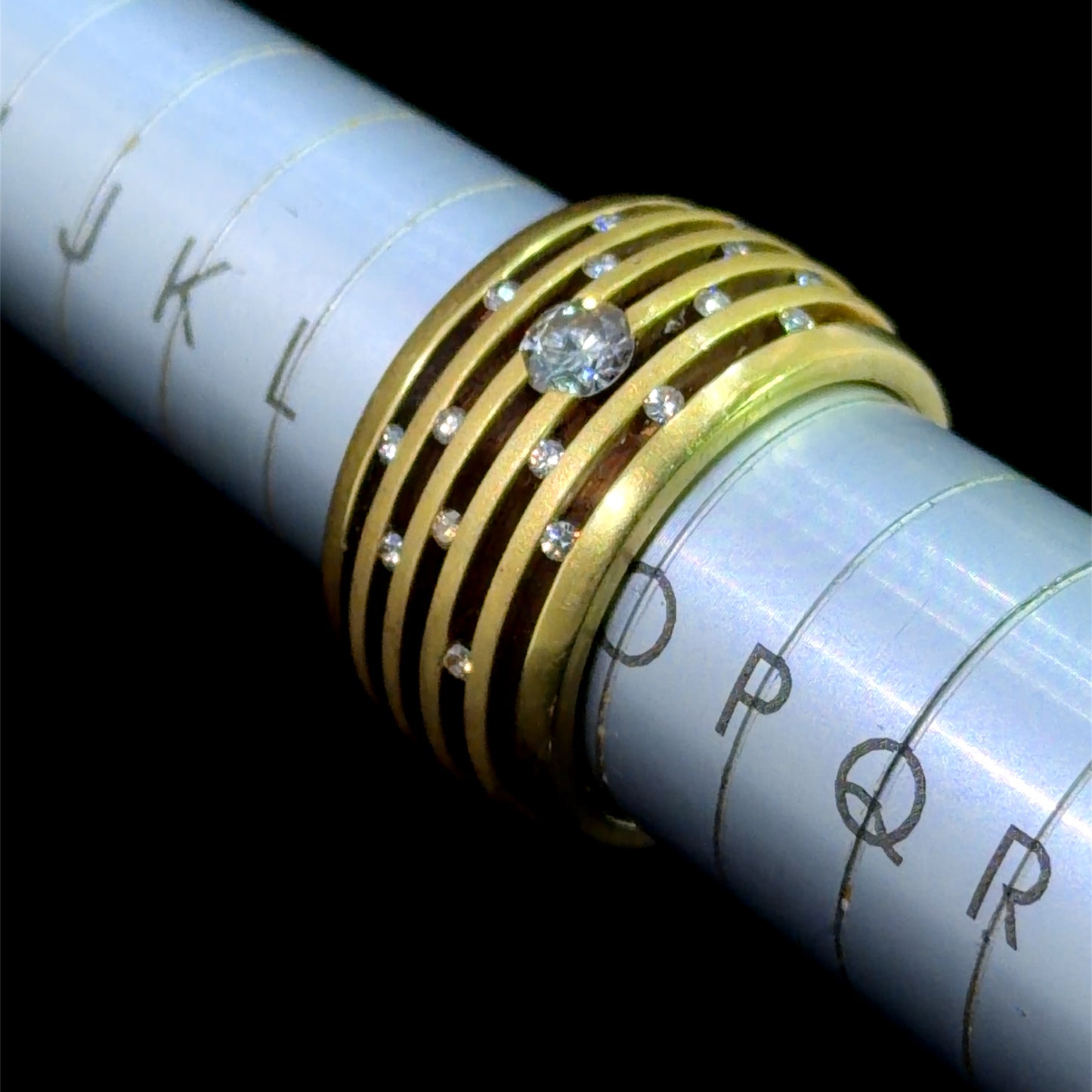 Wonderful 18k Ribbed Spherical Diamond Ring Marked “AG” Gioelli? Stamped VSi 0.4 Cts.