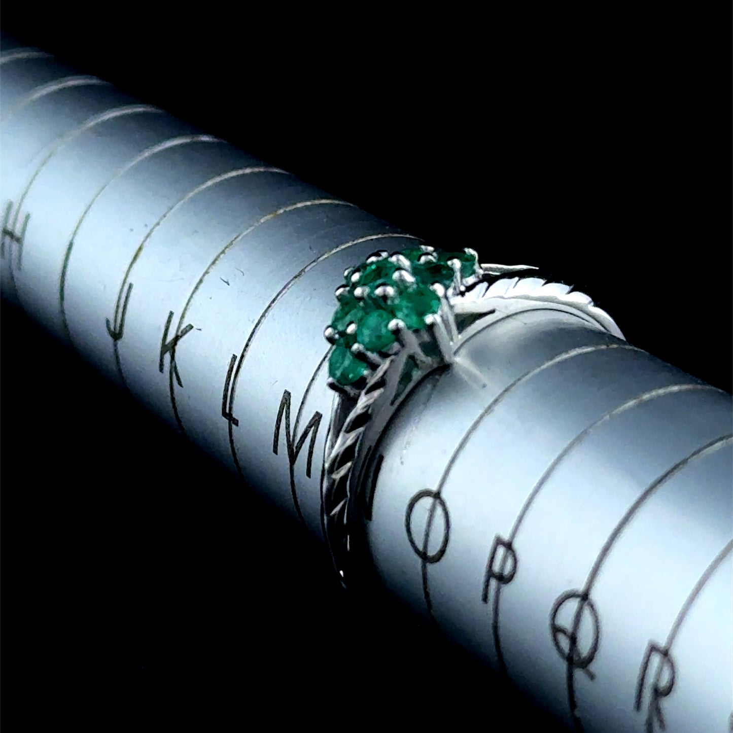 9K White Gold Emerald Cluster Ring