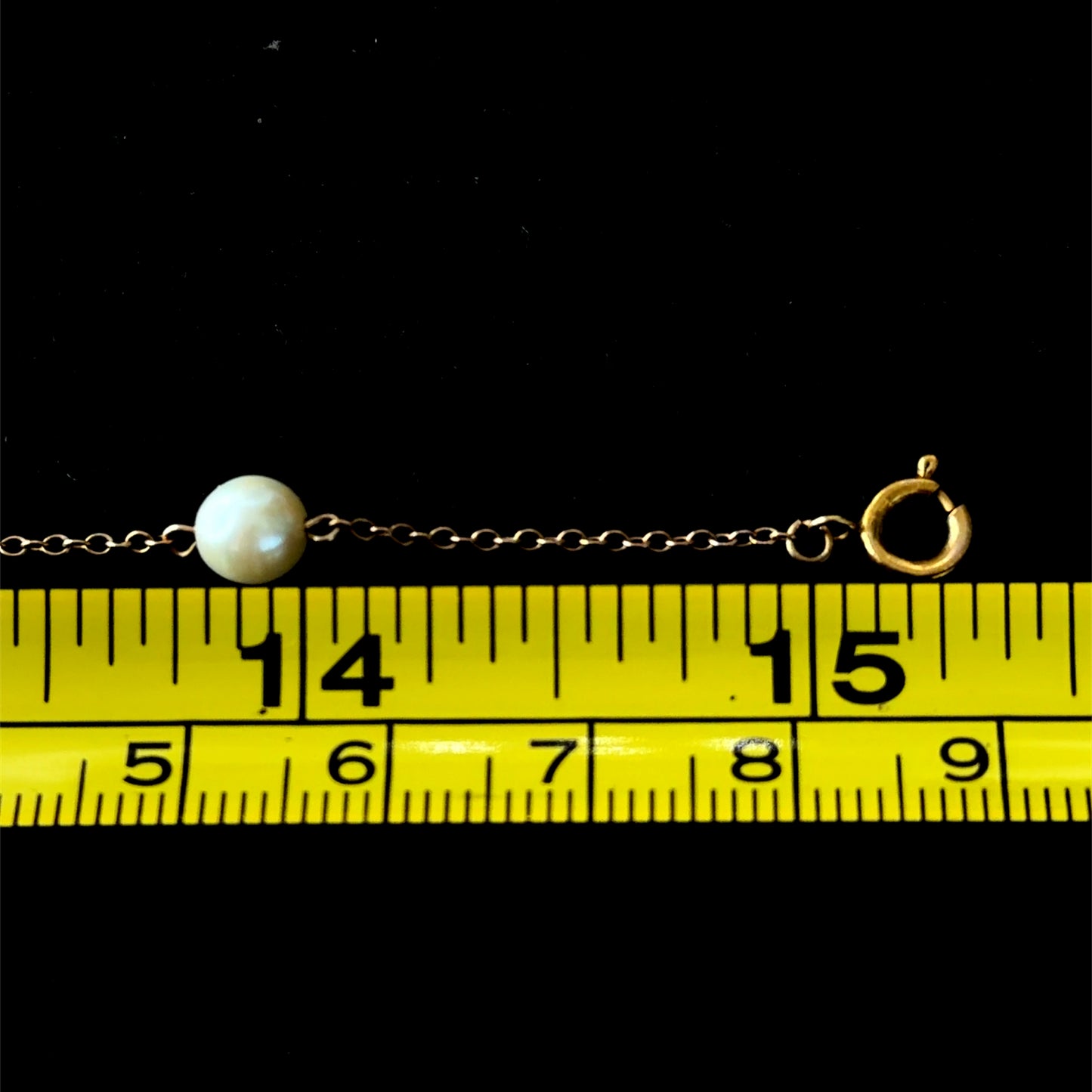 A Beautiful 9k Yellow Gold Pearl Station Necklace 15” Long