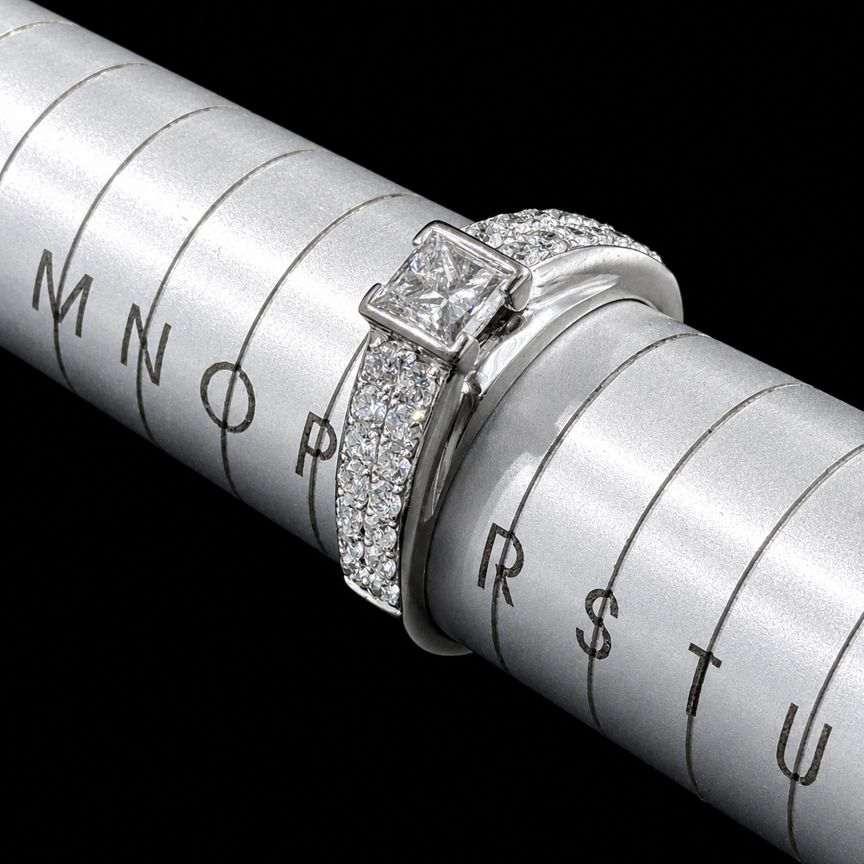 Stunning 18k White Gold 2 Row Diamond Ring With a 0.75 Ct Centre Stone.