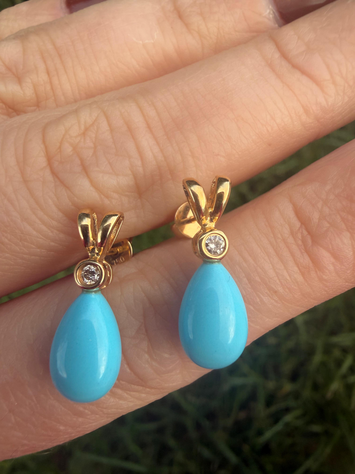 Stunning 18k YG Turquoise & Diamond Drop Stud Earrings