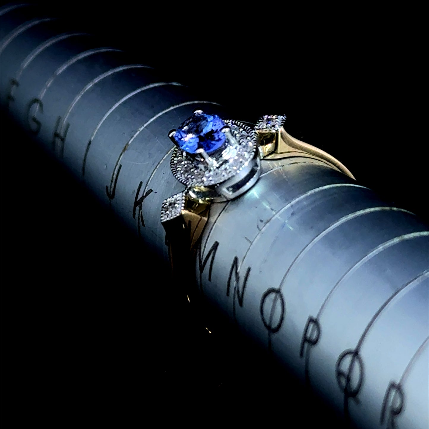 9K Yellow Gold Tanzanite & Diamond Ring APPX T: 0.50 CTS