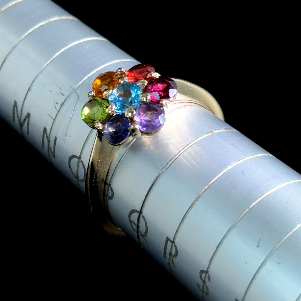 A Wonderful 9k Yellow Gold Rainbow Multi-Gemstone Daisy Ring Size P