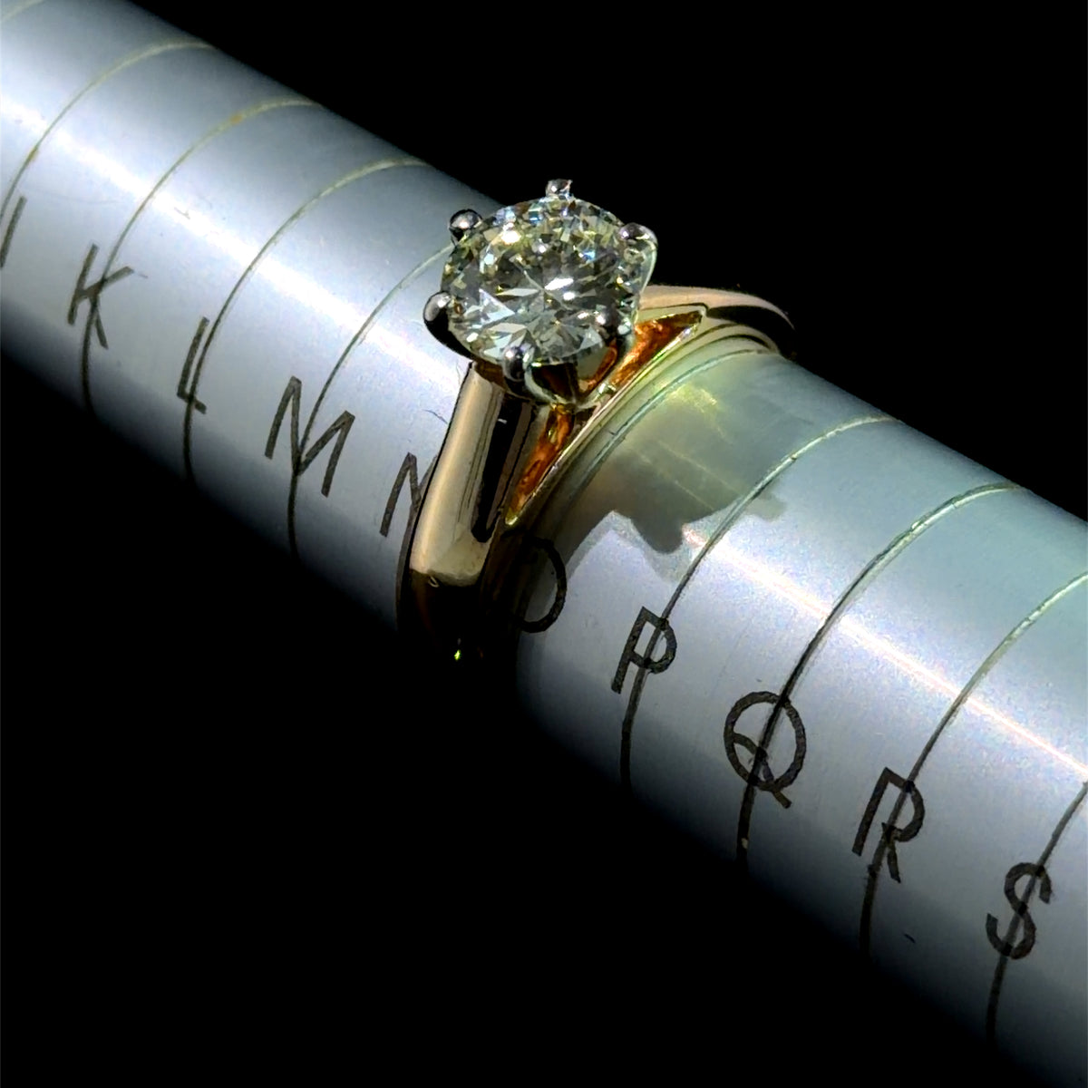 Wonderful 18k Yellow Gold Diamond Solitaire Ring Appx 1.5 Cts VS2