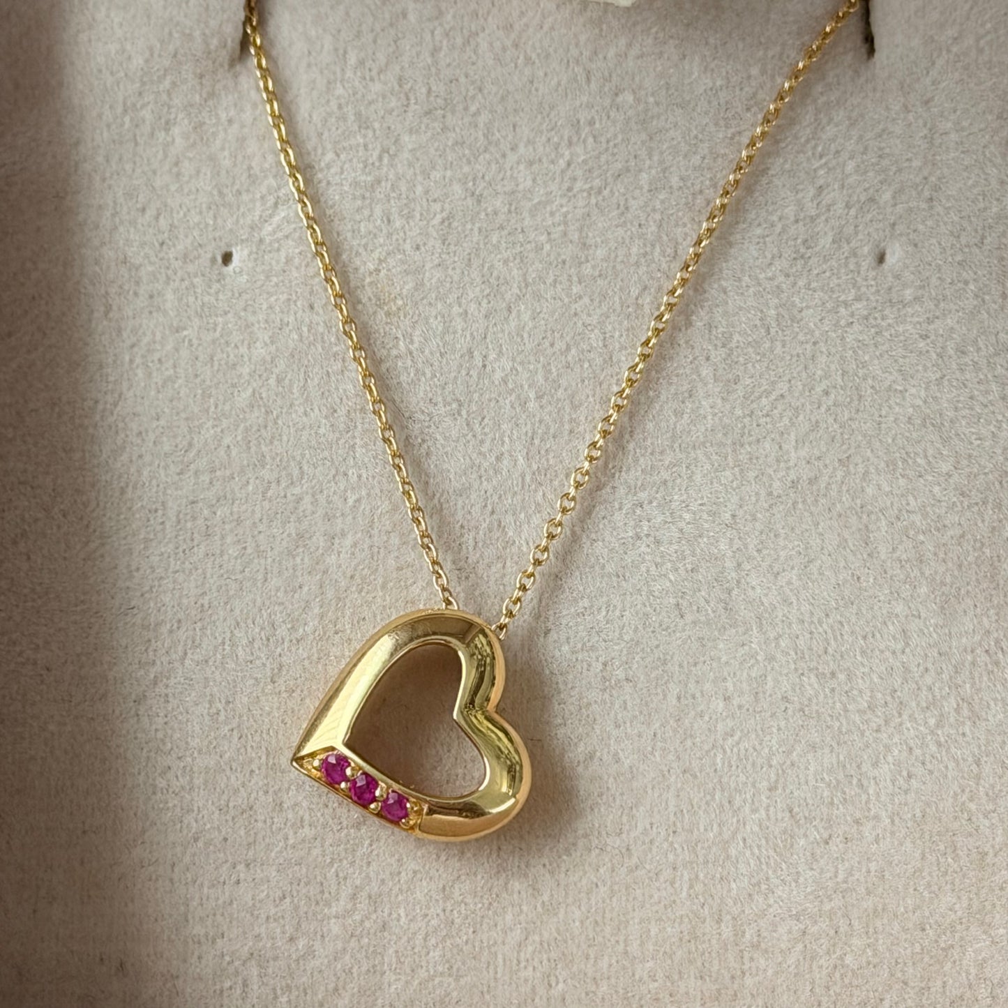 Lovely 18k Yellow Gold & Ruby Heart & Chain