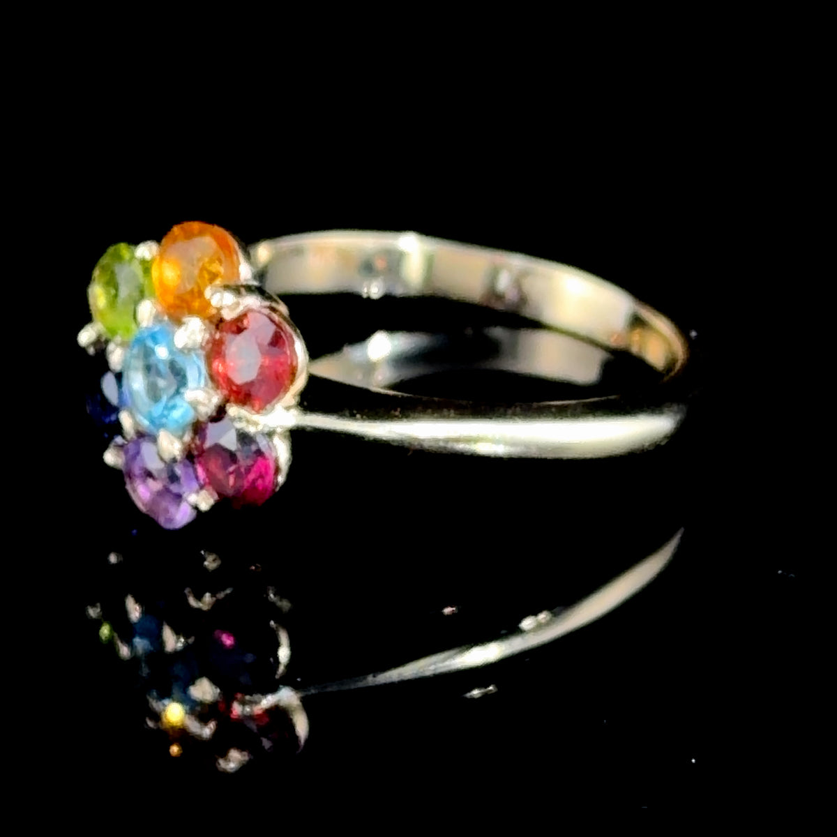 A Wonderful 9k Yellow Gold Rainbow Multi-Gemstone Daisy Ring Size P