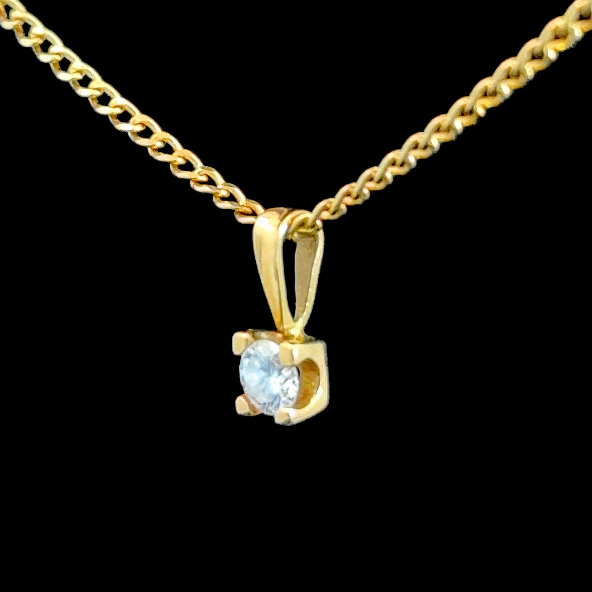 Pretty 18K Yellow Gold Diamond Pendant & 9K Chain APPX 0.15 CTS