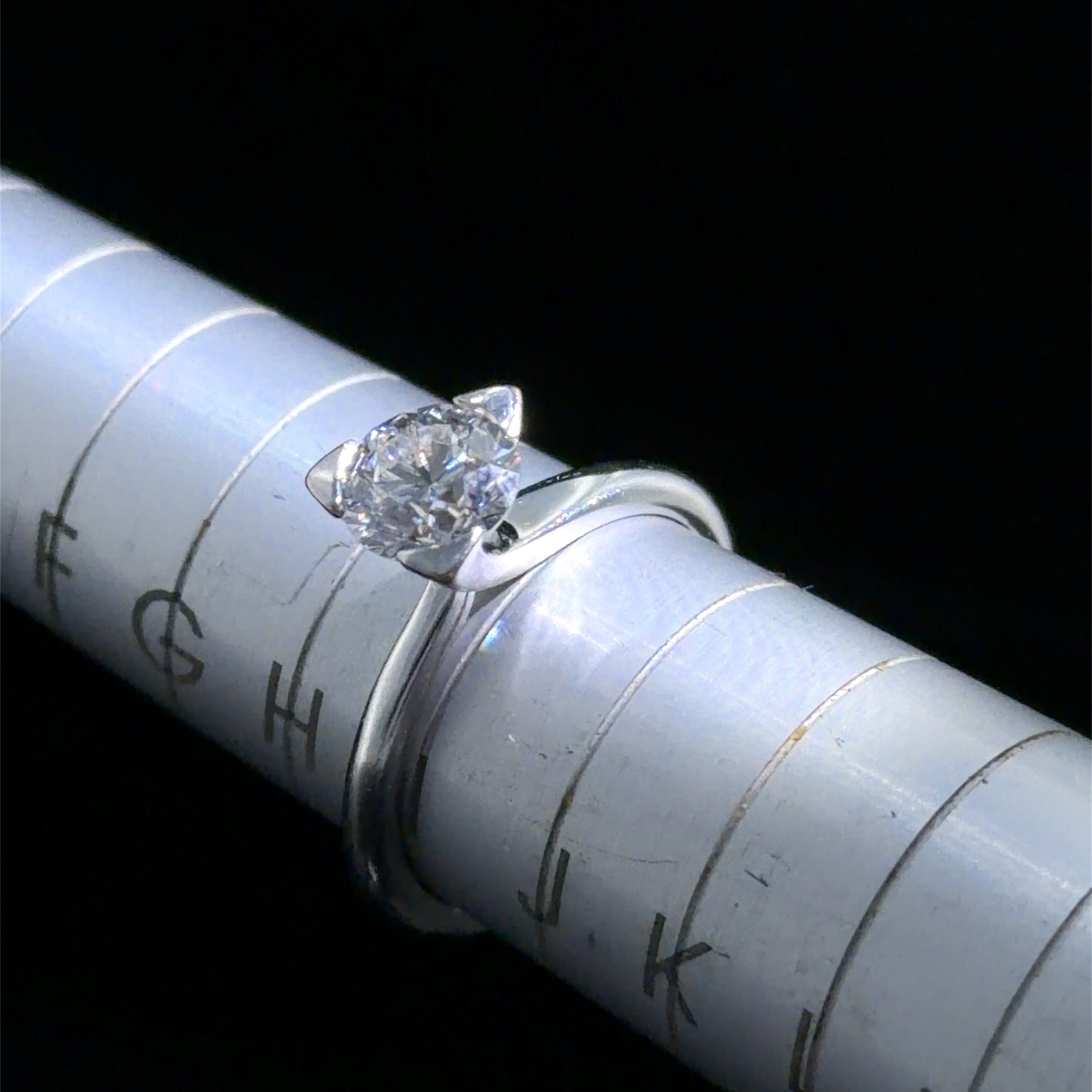 Fabulous 18k White Gold Diamond Solitaire 0.9cts IGI Certified VS2 I Colour