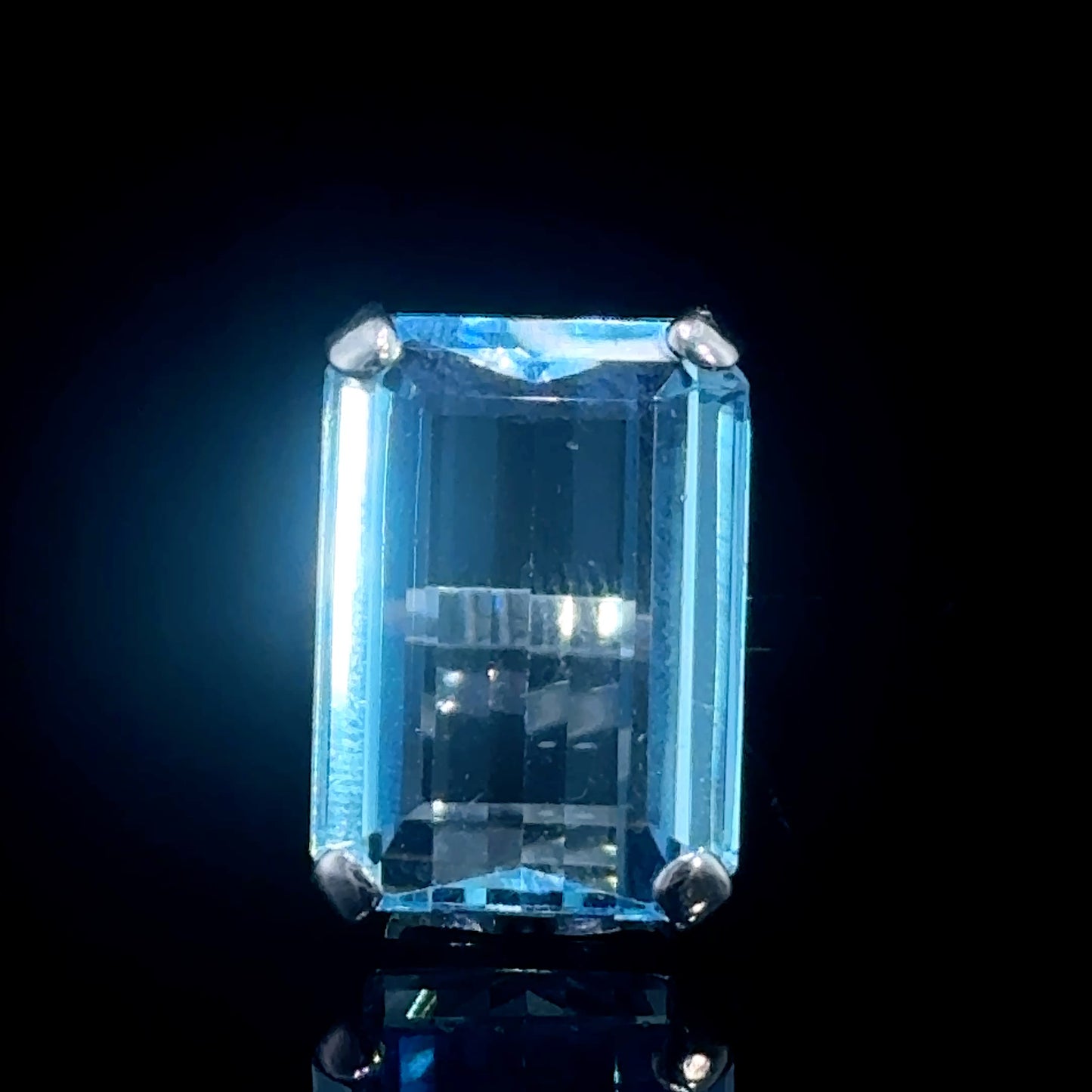 18K White Gold Aquamarine Cocktail Ring