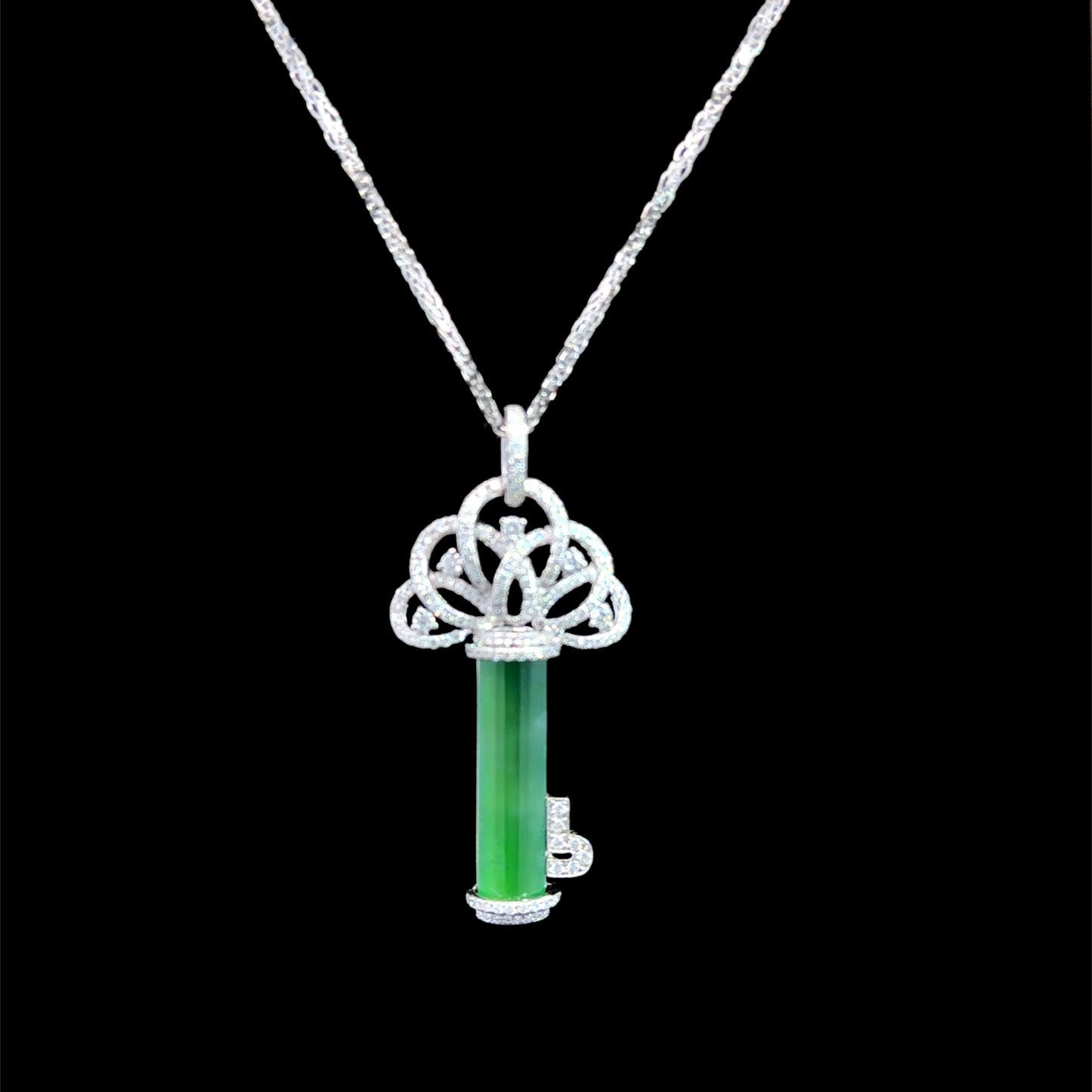Stunning 18k White Gold Jadeite & Diamond Key Pendant & Chain Appx 1.0 Cts