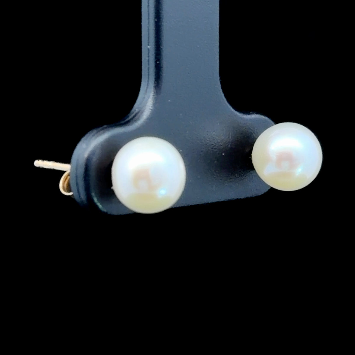 Pretty Classic White Pearl Stud Earrings Mounted On 9k Yellow Gold Fittings
