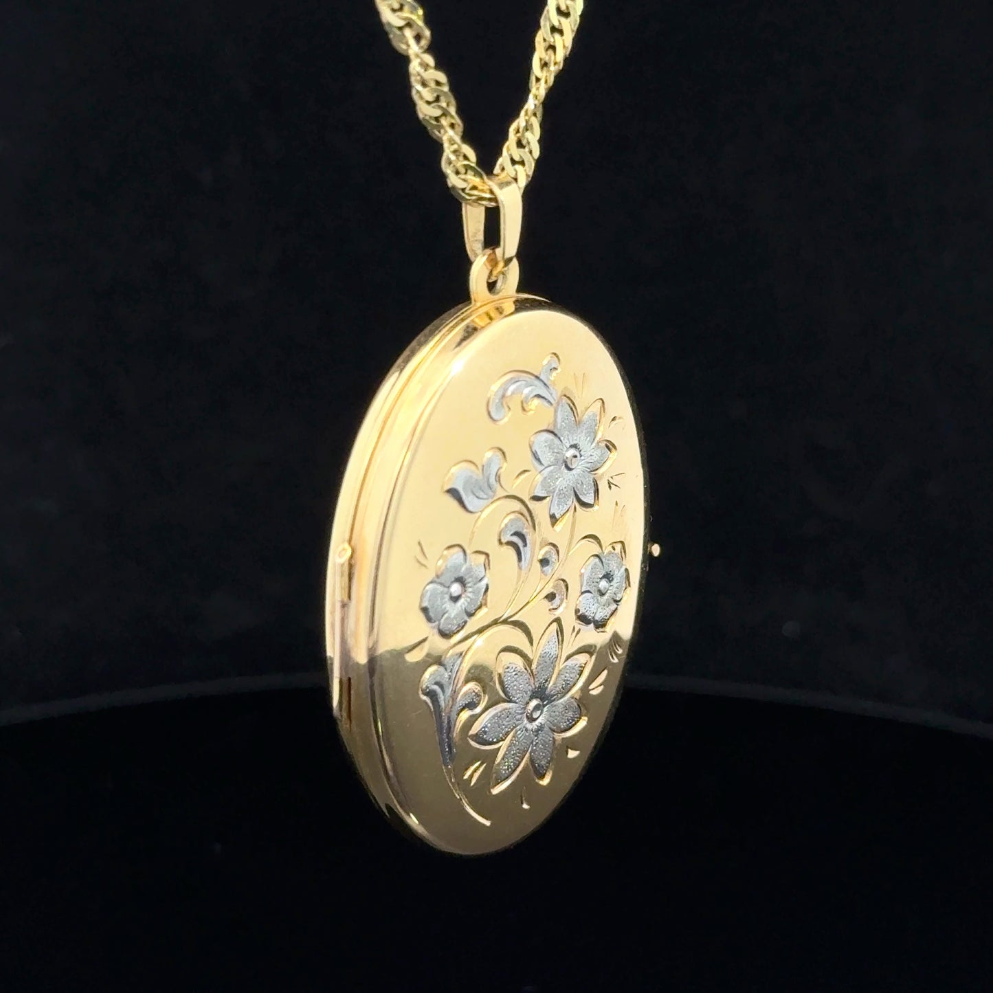 9K Yellow Gold Floral Locket