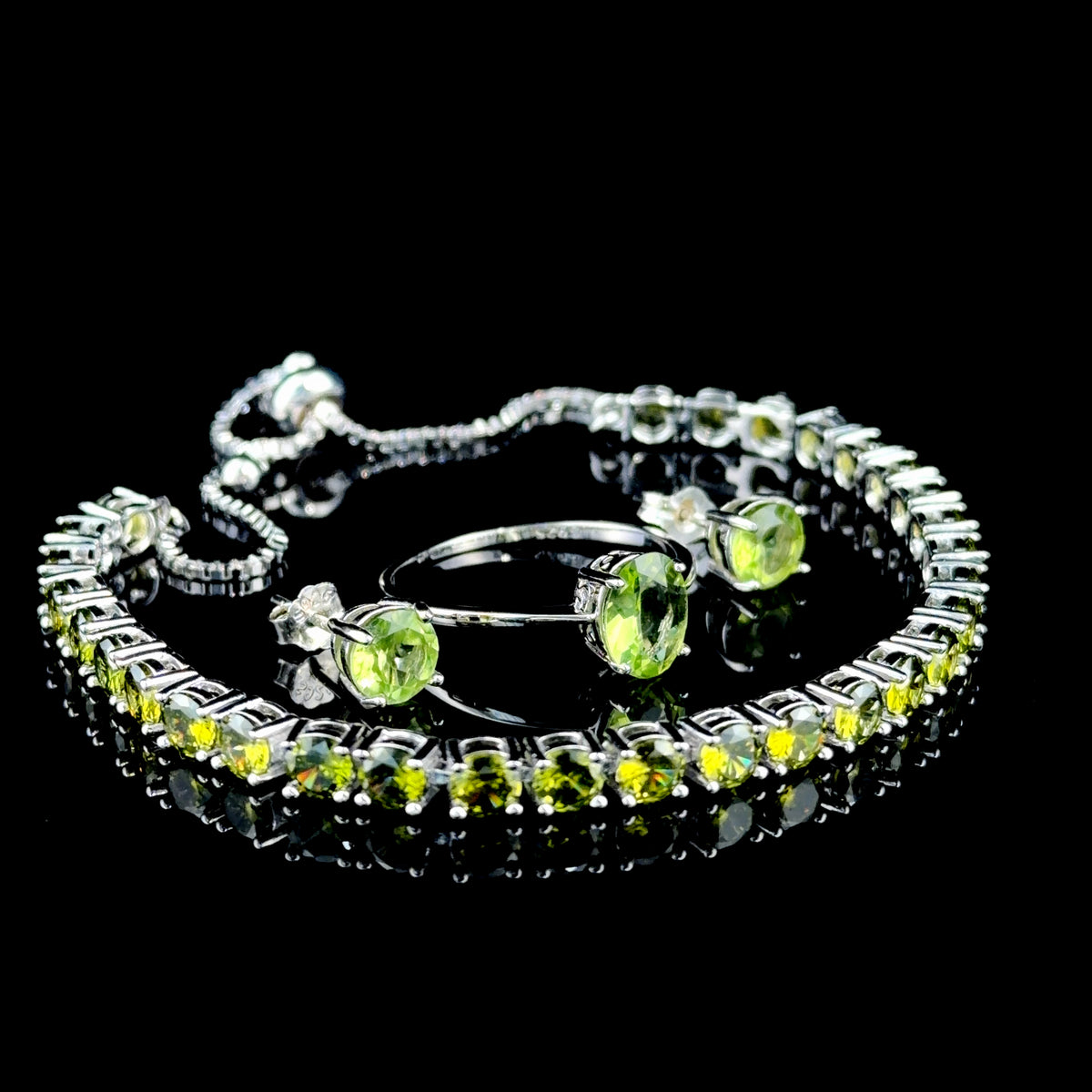 A Very Pretty Silver & Peridot Ring Bolo Tenis Bracelet & Matching Studs As A Suite Truly Lovely Ring Size Q1/2