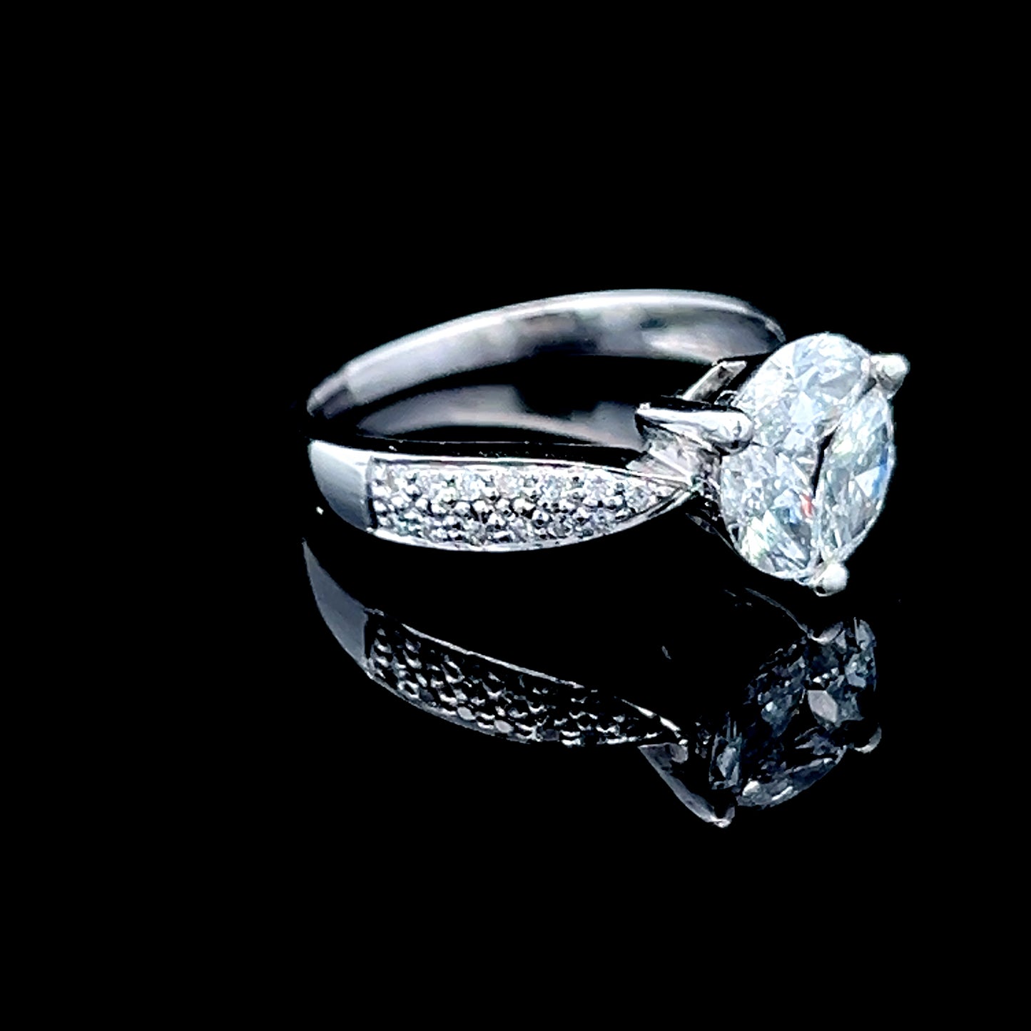 18K White Gold Diamond Ring With Diamonds To Shoulders
