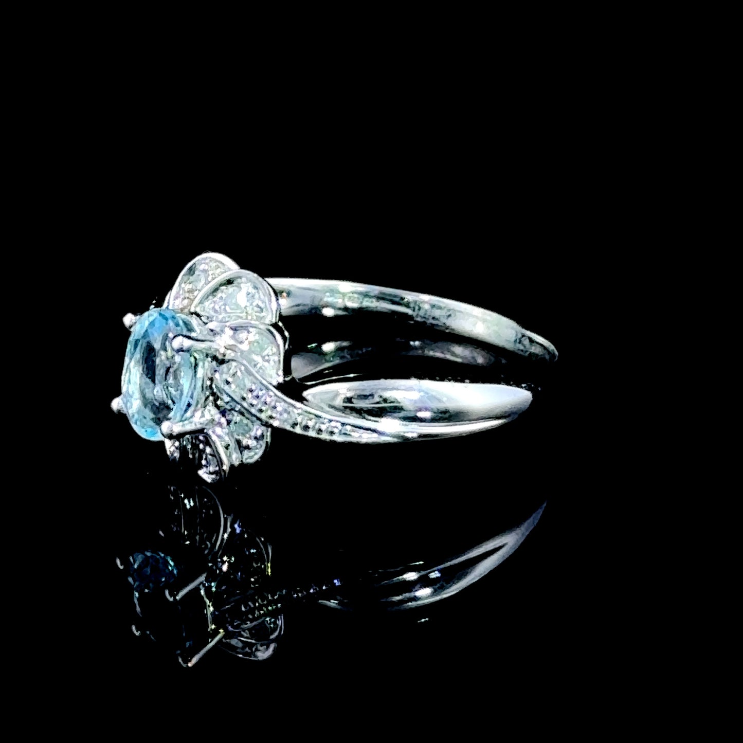 9K White Gold Aquamarine Ring