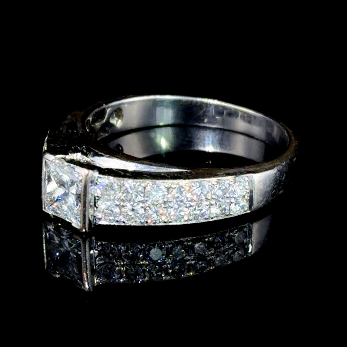 Stunning 18k White Gold 2 Row Diamond Ring With a 0.75 Ct Centre Stone.