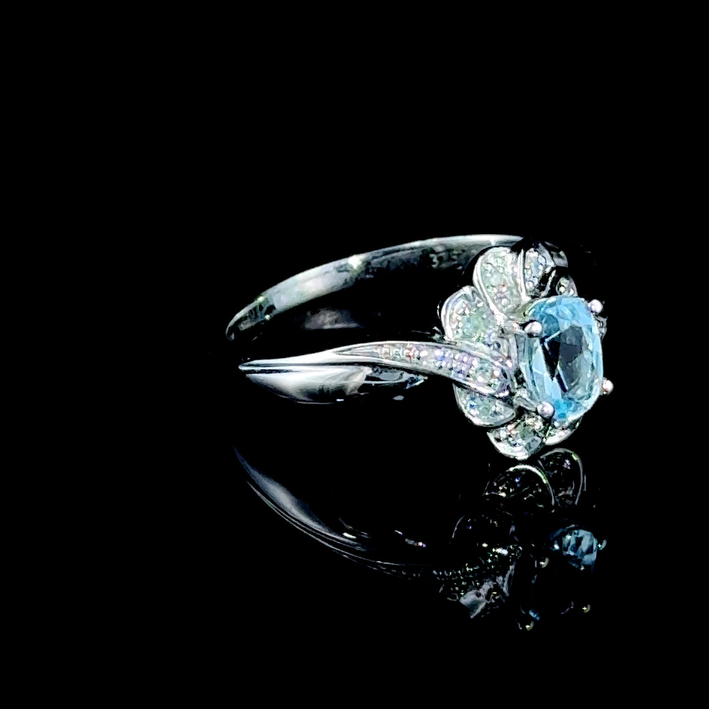 9K White Gold Aquamarine Ring