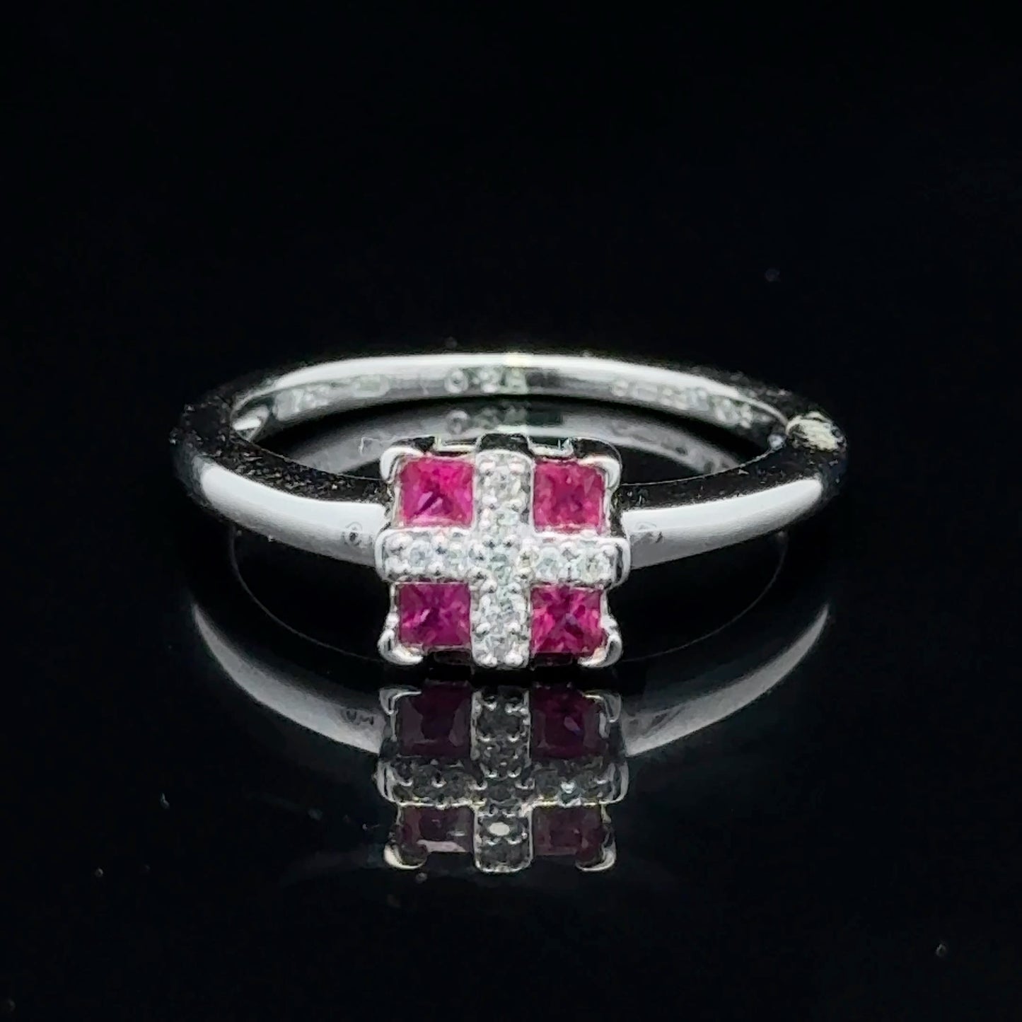 18K Gold Ruby & Diamond Ring Size M