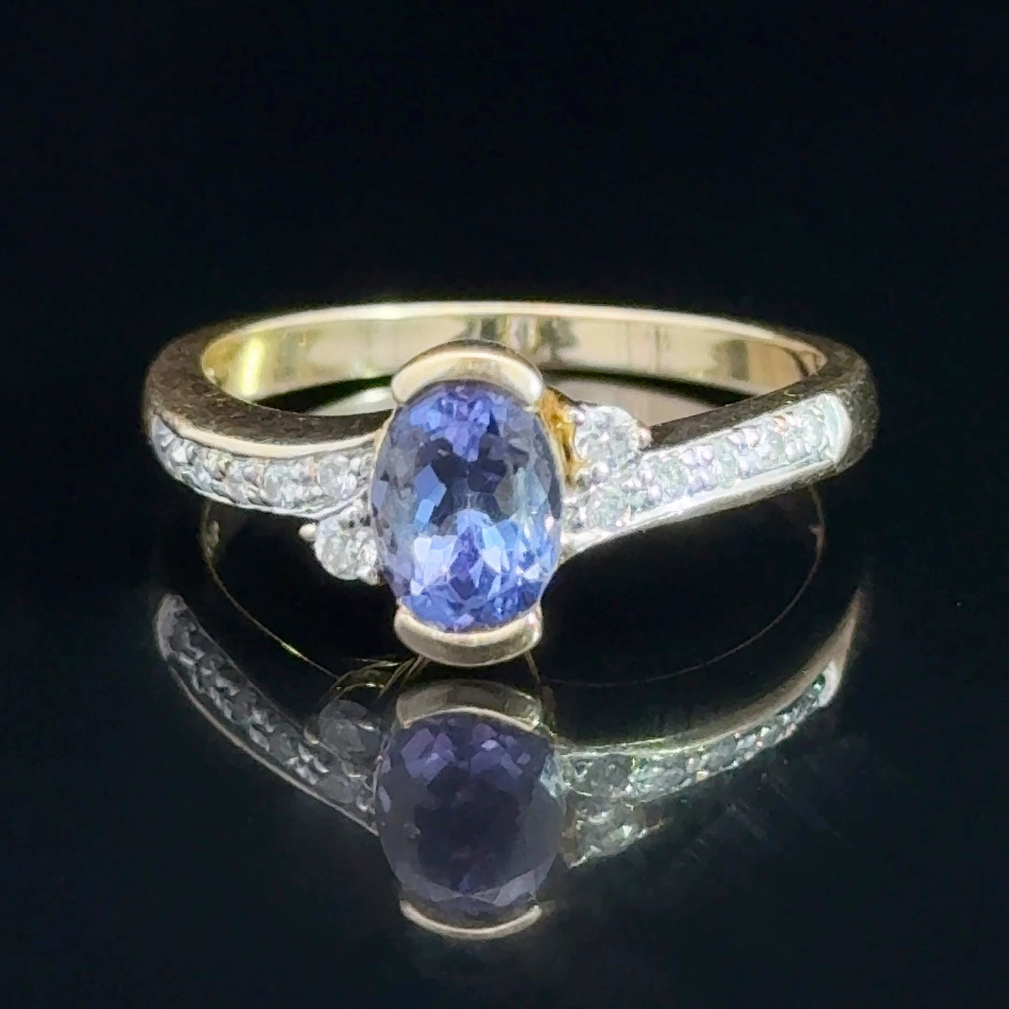 18K Yellow Gold Sapphire & Diamond To Shoulders Ring