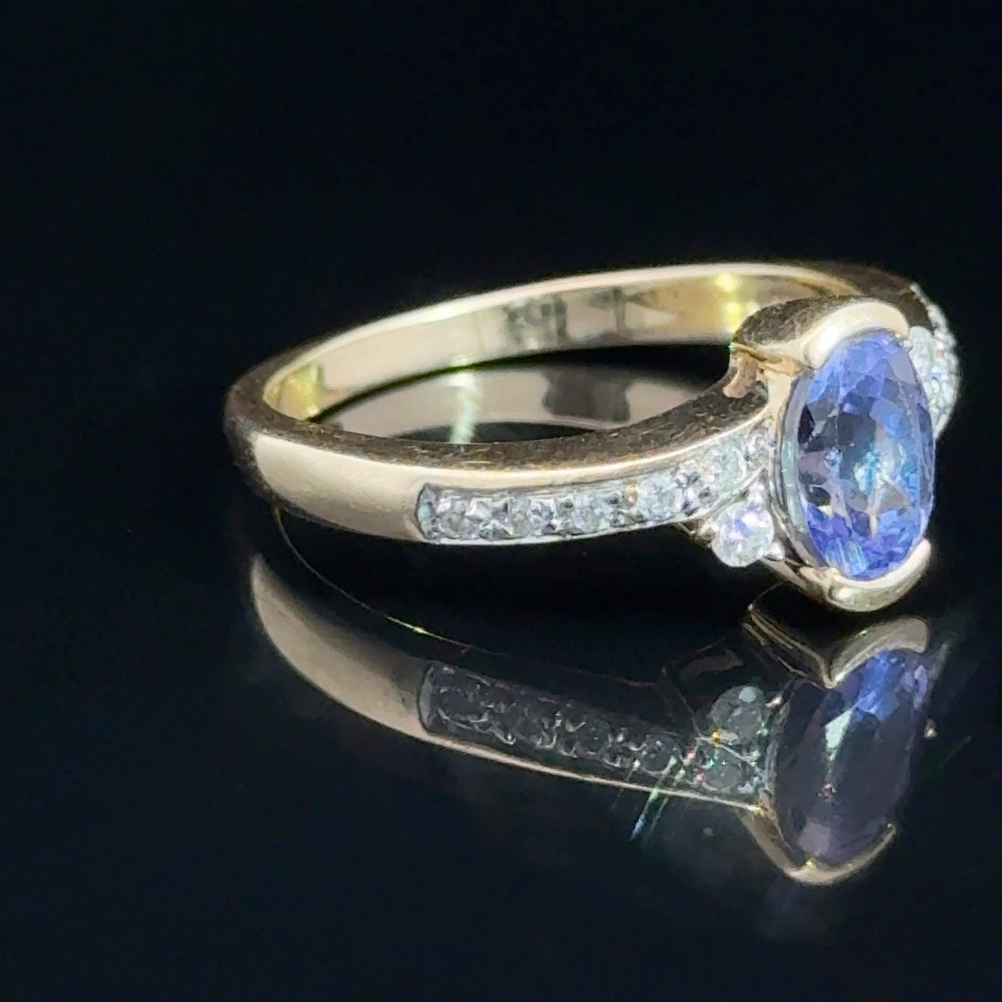 18K Yellow Gold Sapphire & Diamond To Shoulders Ring