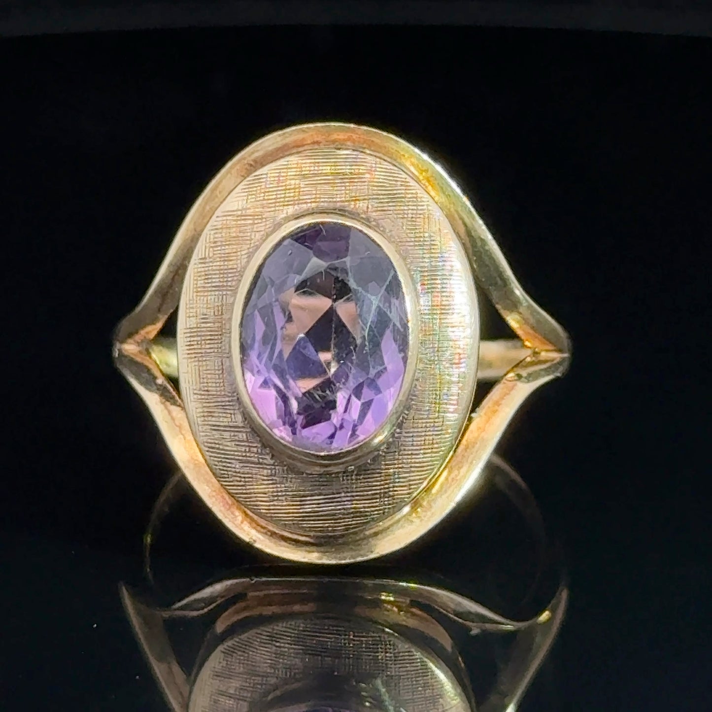 9K Yellow Gold Oval Amethyst Ring