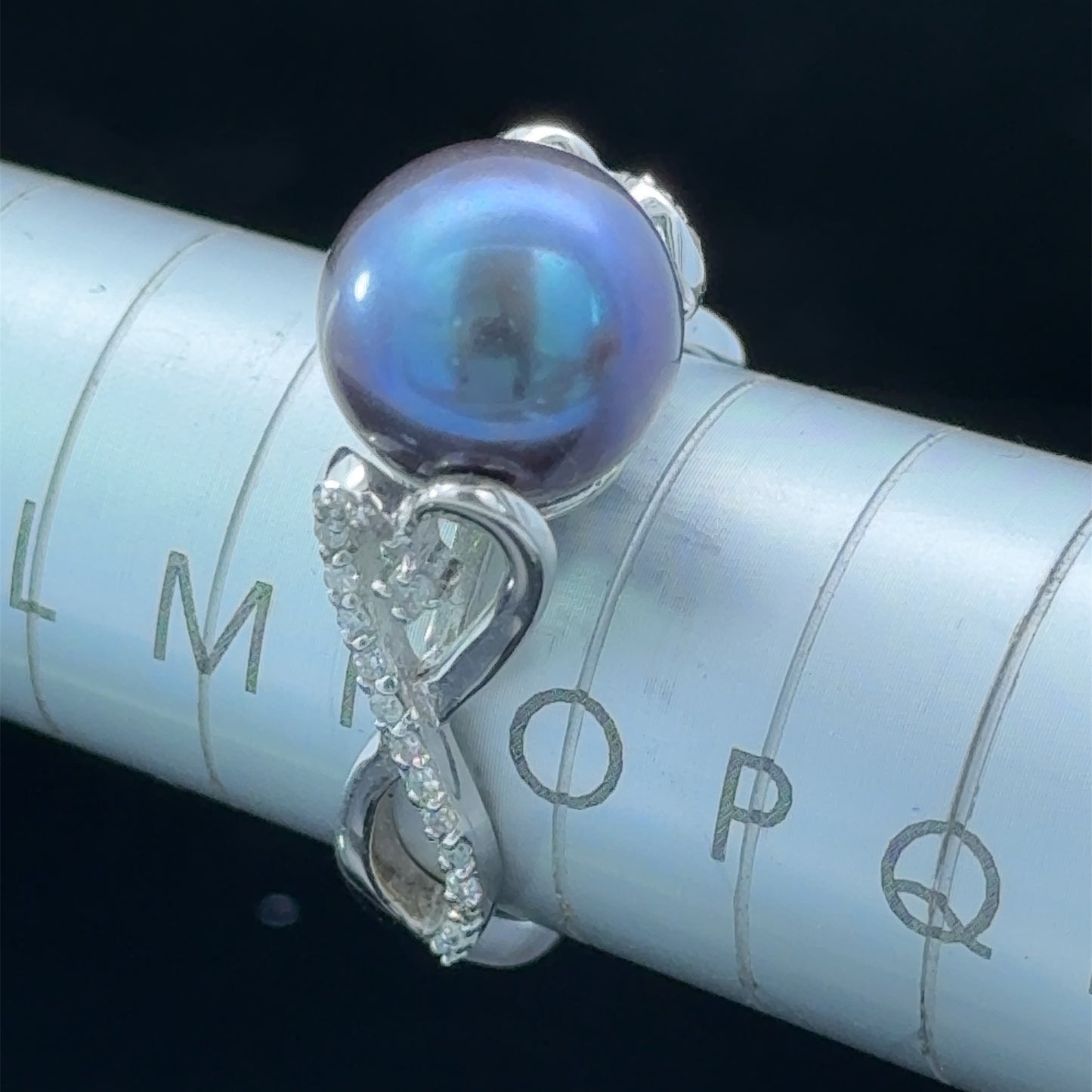 18k Gold Black Tahitian Pearl & Diamond Ring Size N1/2