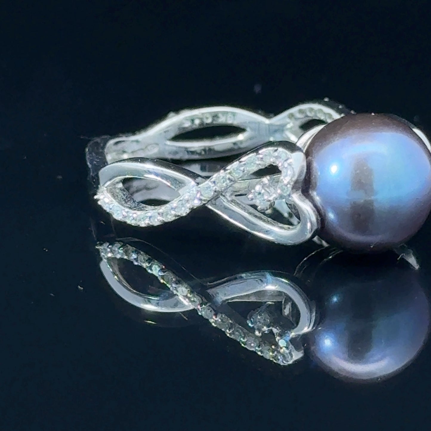 18k Gold Black Tahitian Pearl & Diamond Ring Size N1/2