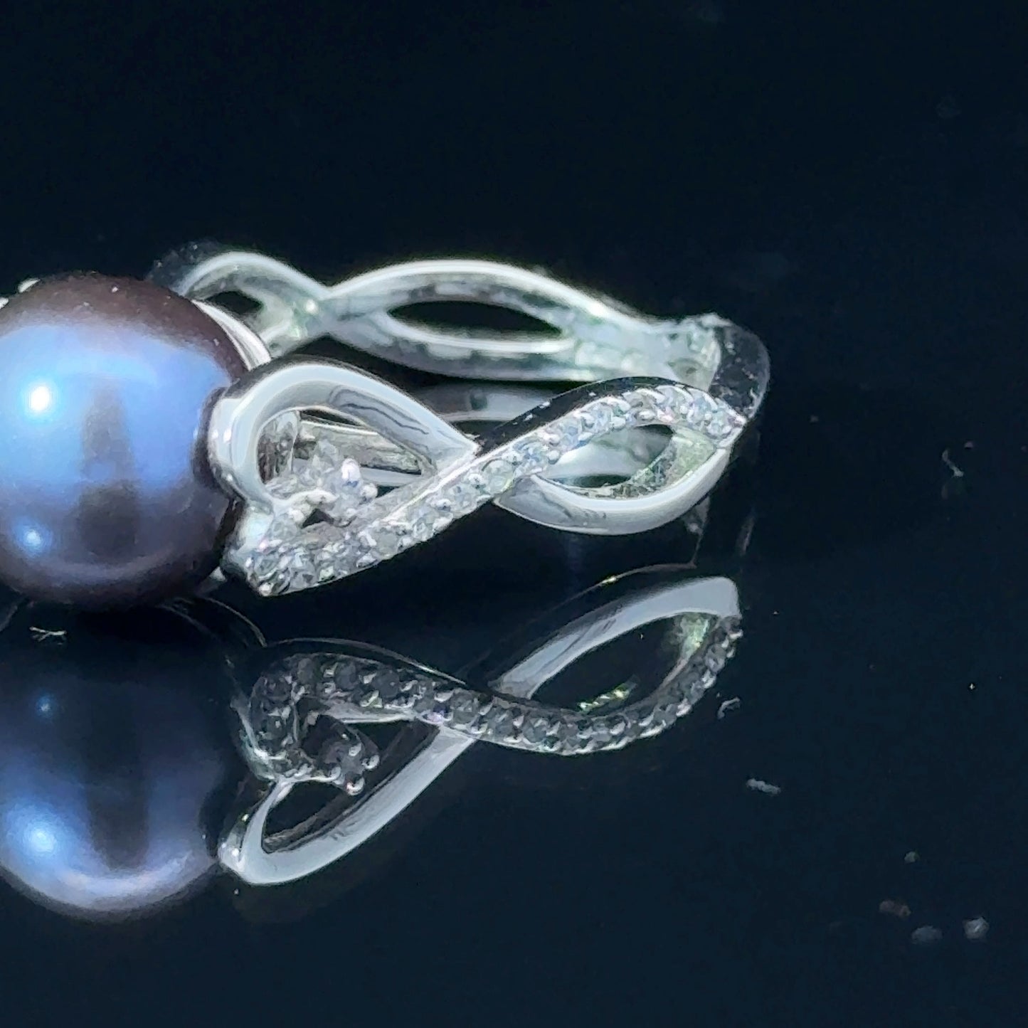 18k Gold Black Tahitian Pearl & Diamond Ring Size N1/2