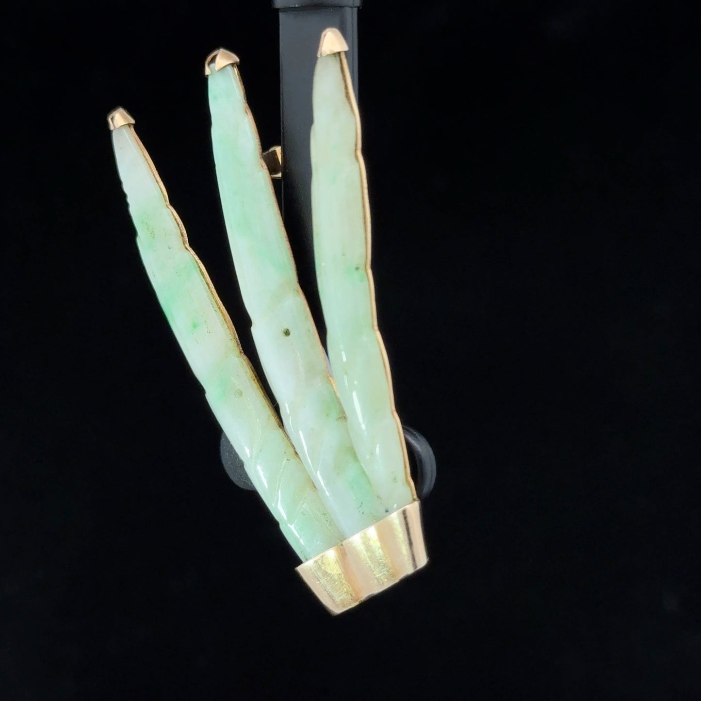 9K Yellow Gold Jade Brooch