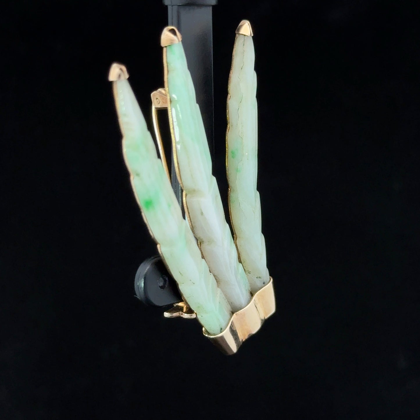 9K Yellow Gold Jade Brooch