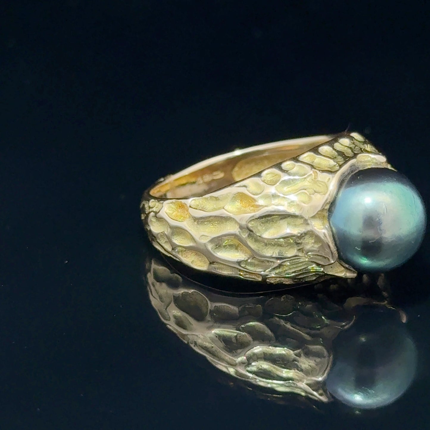 18K Gold Tahitian Black Pearl Ring Size U